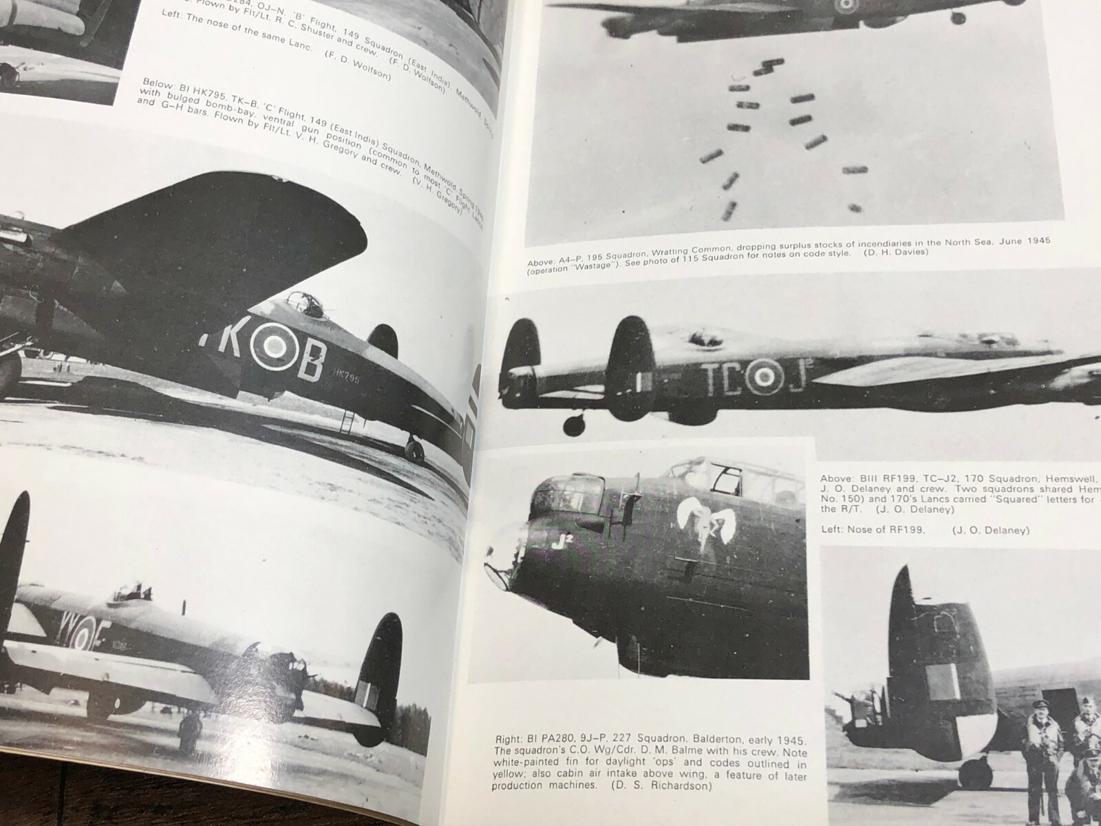 Vintage Arco Aircam Aviation Series AVRO LANCASTER in Unit Service Book WW2