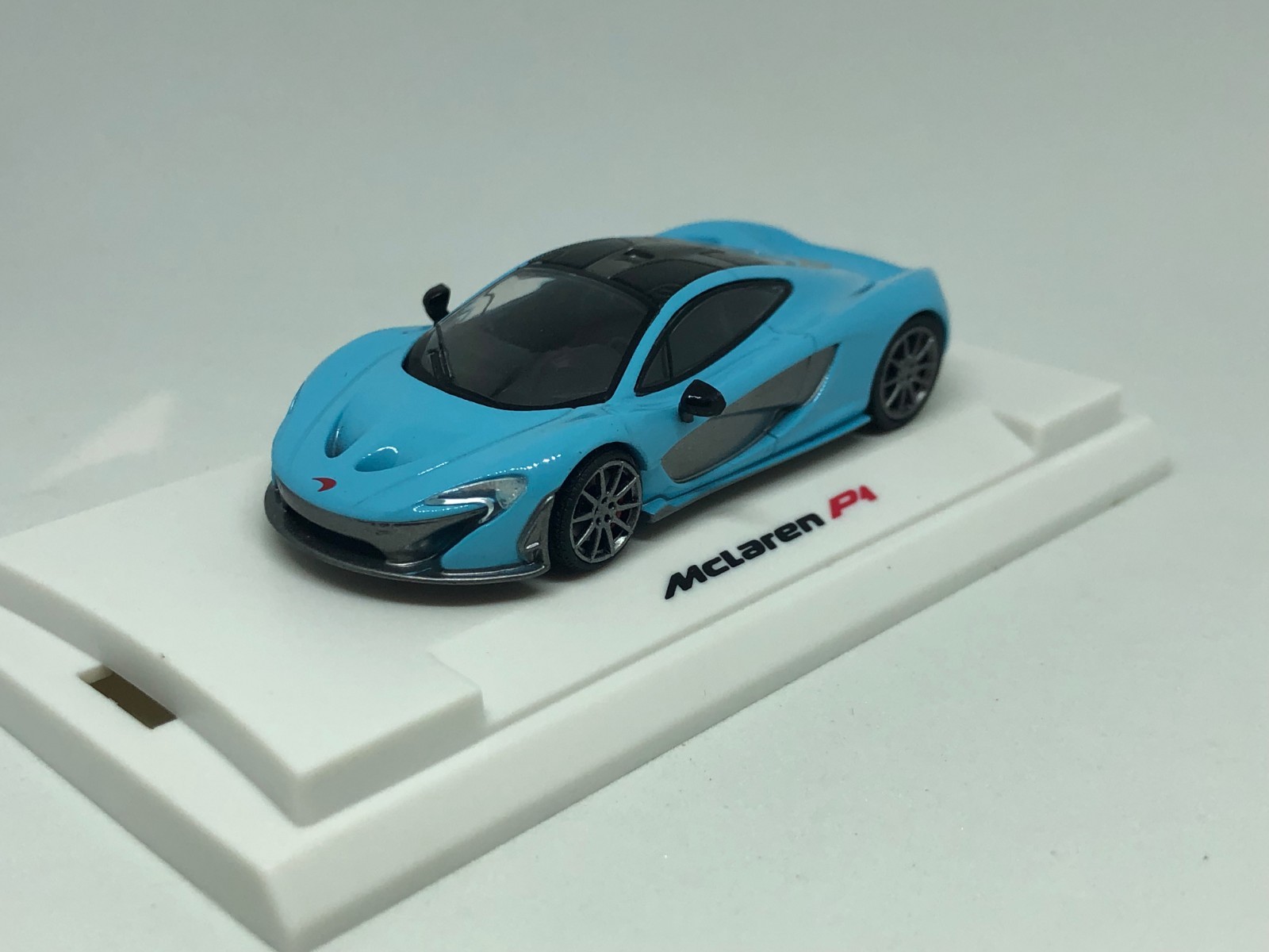 Colorful 1:64 McLaren P1 Sky Blue Kyosho | eBay