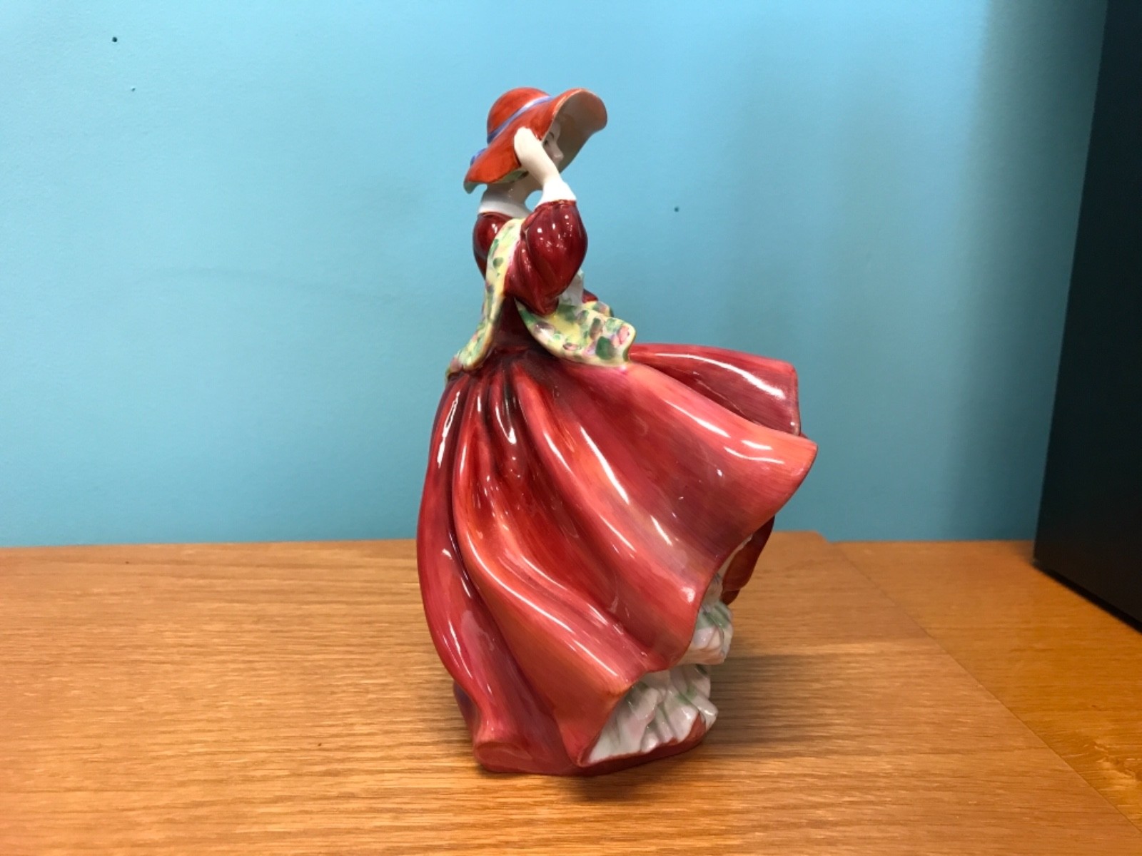 Royal Doulton “ Top o the hill “ HN1834 signed DR