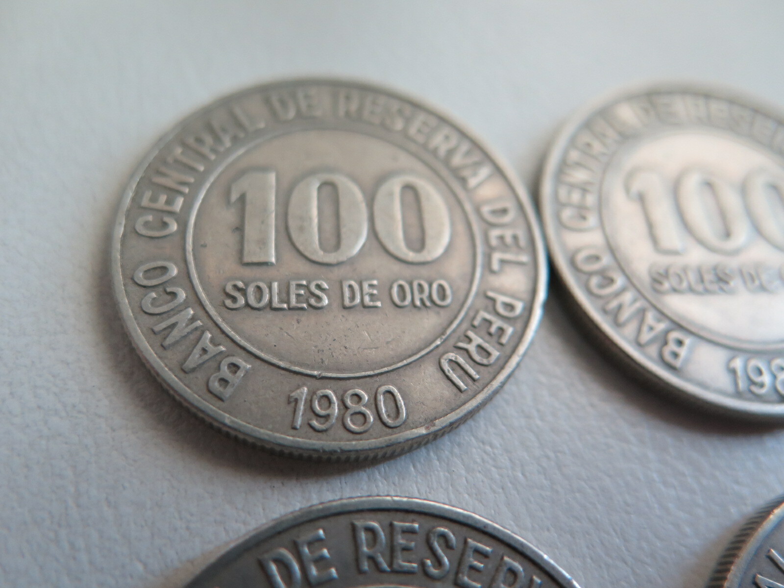 Lot of 8 COINS 1980 1982 PERU 100 SOLES DE ORO (#126)