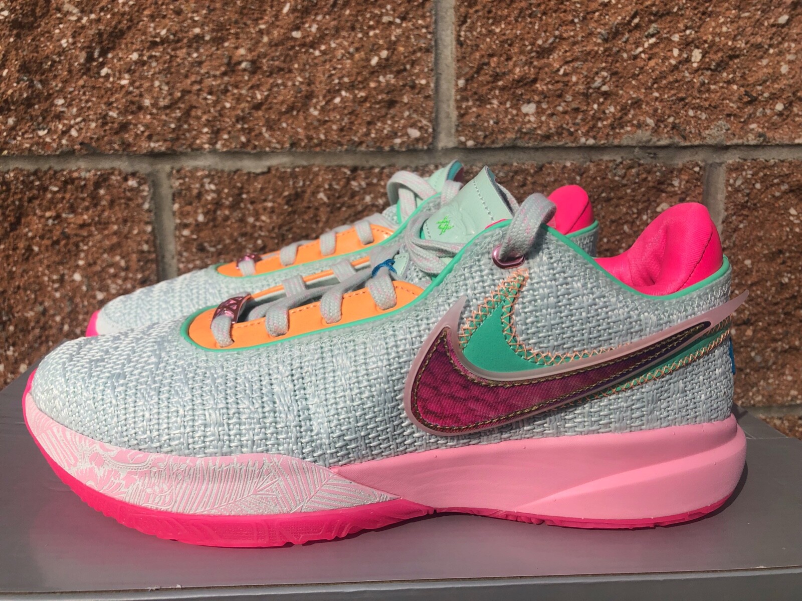NEW Nike LeBron XX 20 Barely Green Multicolor TIME MACHINE NEW Nike LeBron XX 20 Barely Green Multicolor TIME MACHINE