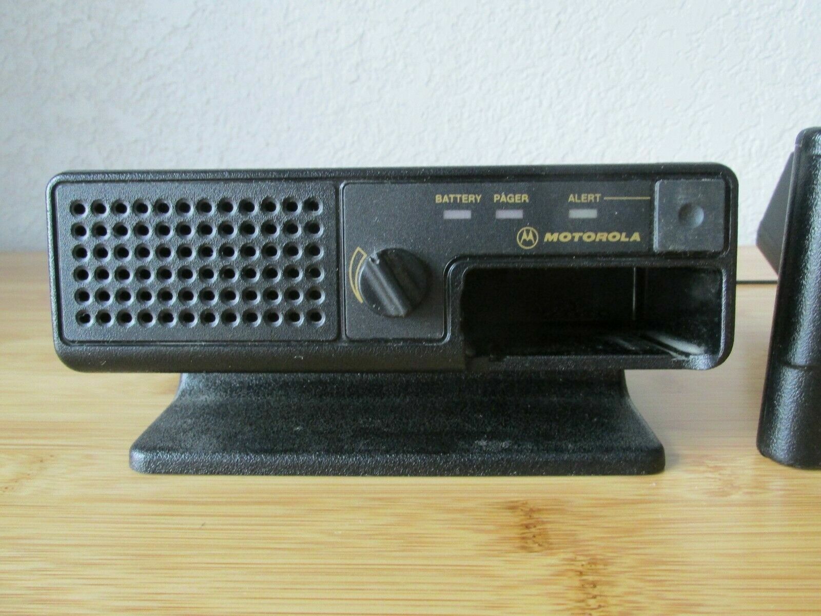 Motorola Minitor 3/4 Amplified Charger with Power Supply