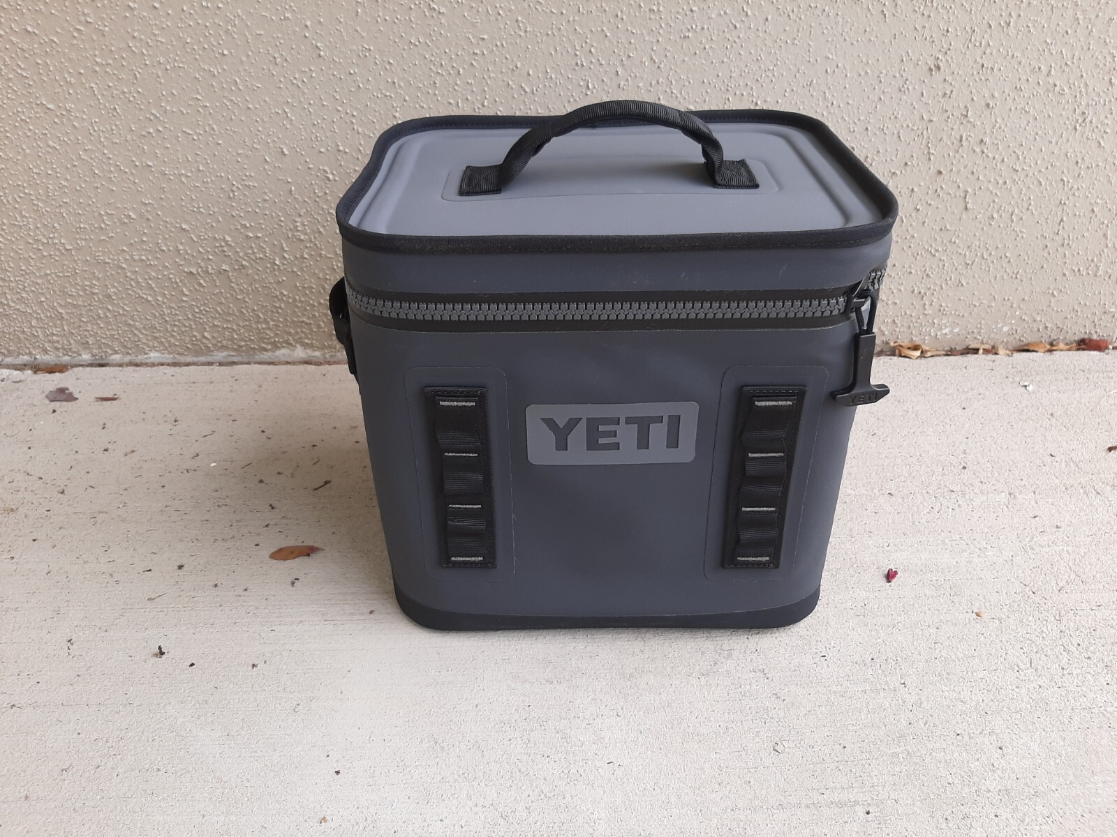 Yeti Hopper Flip 8
