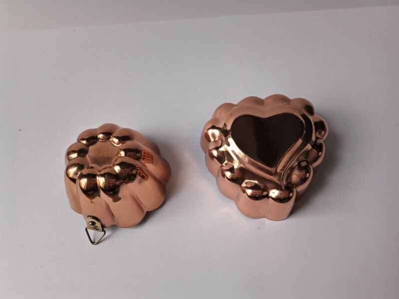 Set Of 2 Miniature gelatin molds Circle And A Heart About 3 Inches