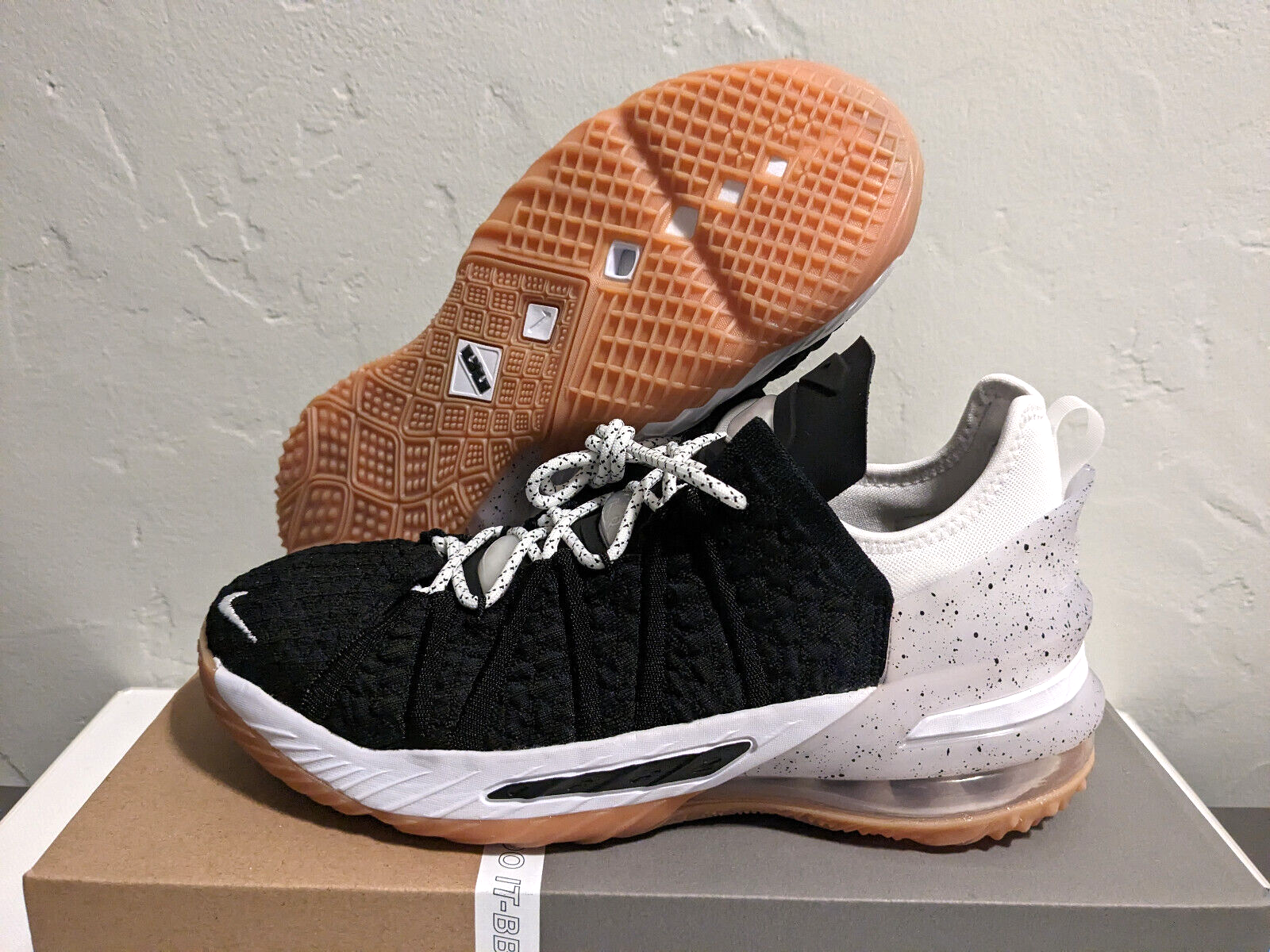 レア！Nike LeBron 18ブラック/ホワイト25センチ NIKE LEBRON 18 XVIII SNEAKERS MID BLACK-WHITE-GUM SOLES MENS