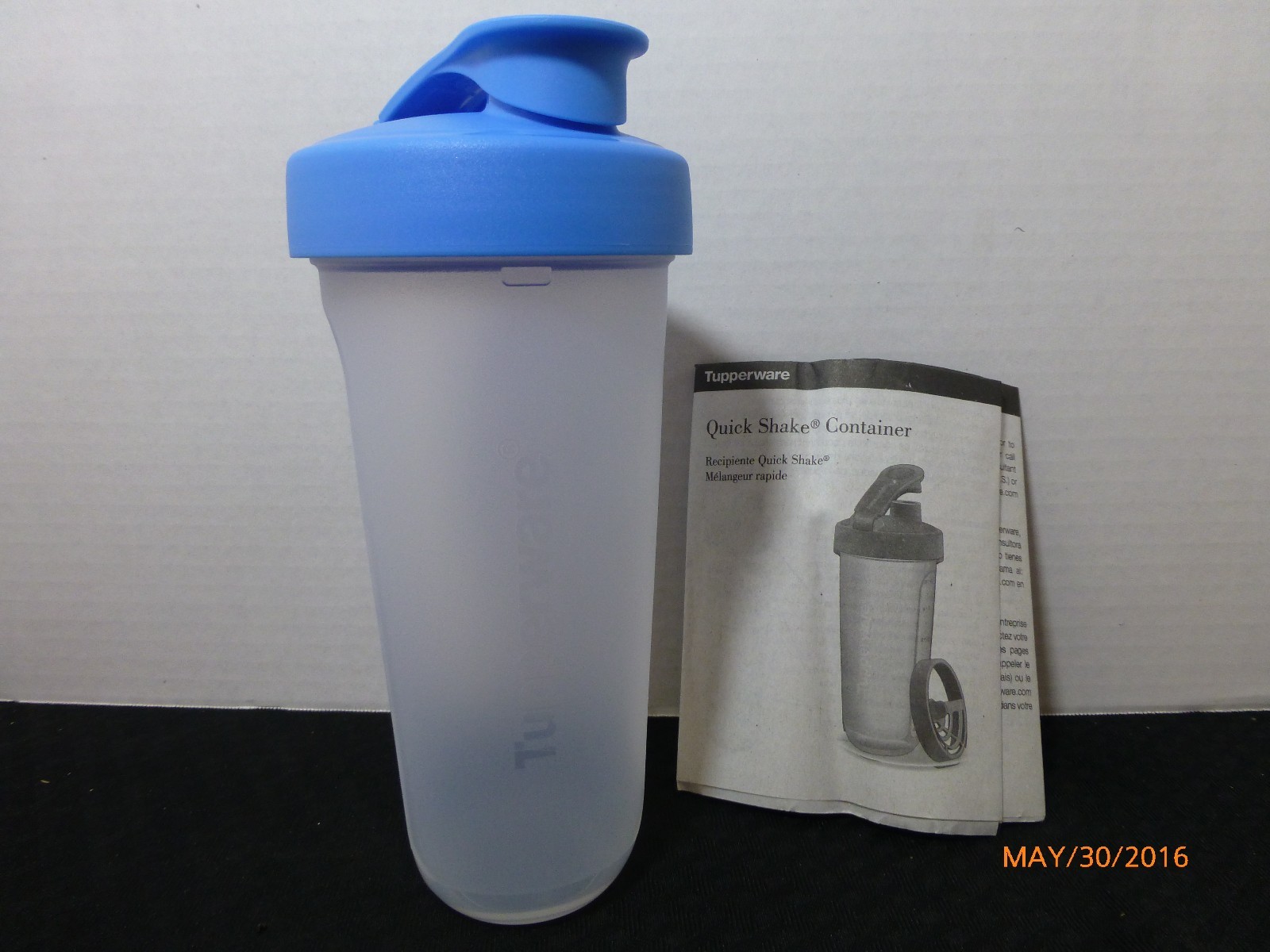 New Tupperware Quick Shake Container 600 ml Drinks Cup Lid Beverage Blue Seal