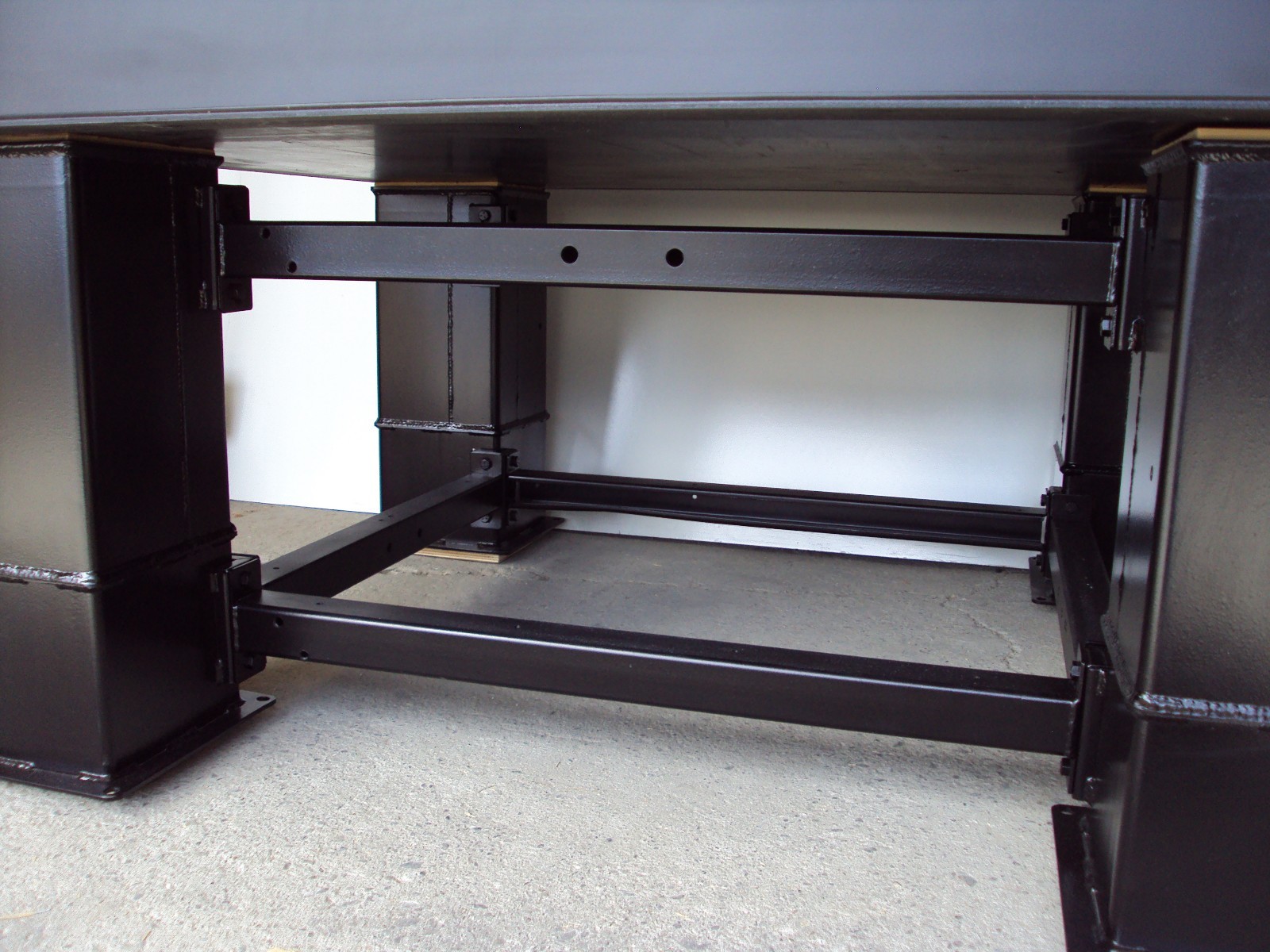 crated NEWPORT OPTICAL TABLE, HEAVY DUTY LEGS TIE BAR breadboard isolation lab