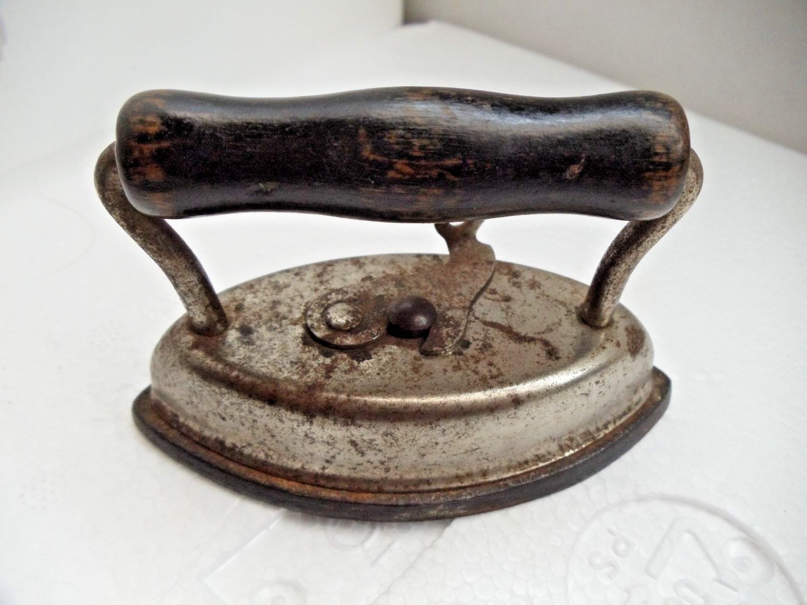 ANTIQUE / VINTAGE MINI DOVER,USA SAD IRON 602-SAD IRON/SALESMAN SAMPLE   1212-6