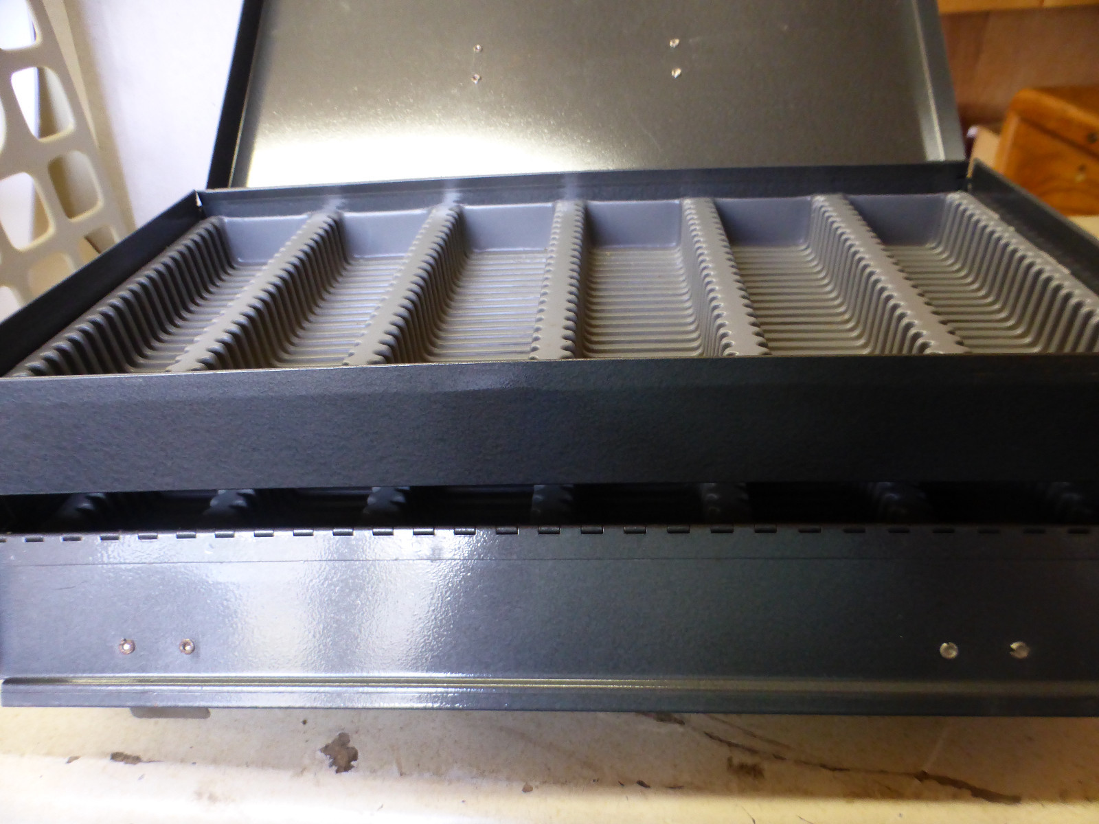 VTG METAL CASE STORAGE BOX 2 level FILM SLIDES PROJECTOR SLOTS 300 Slides