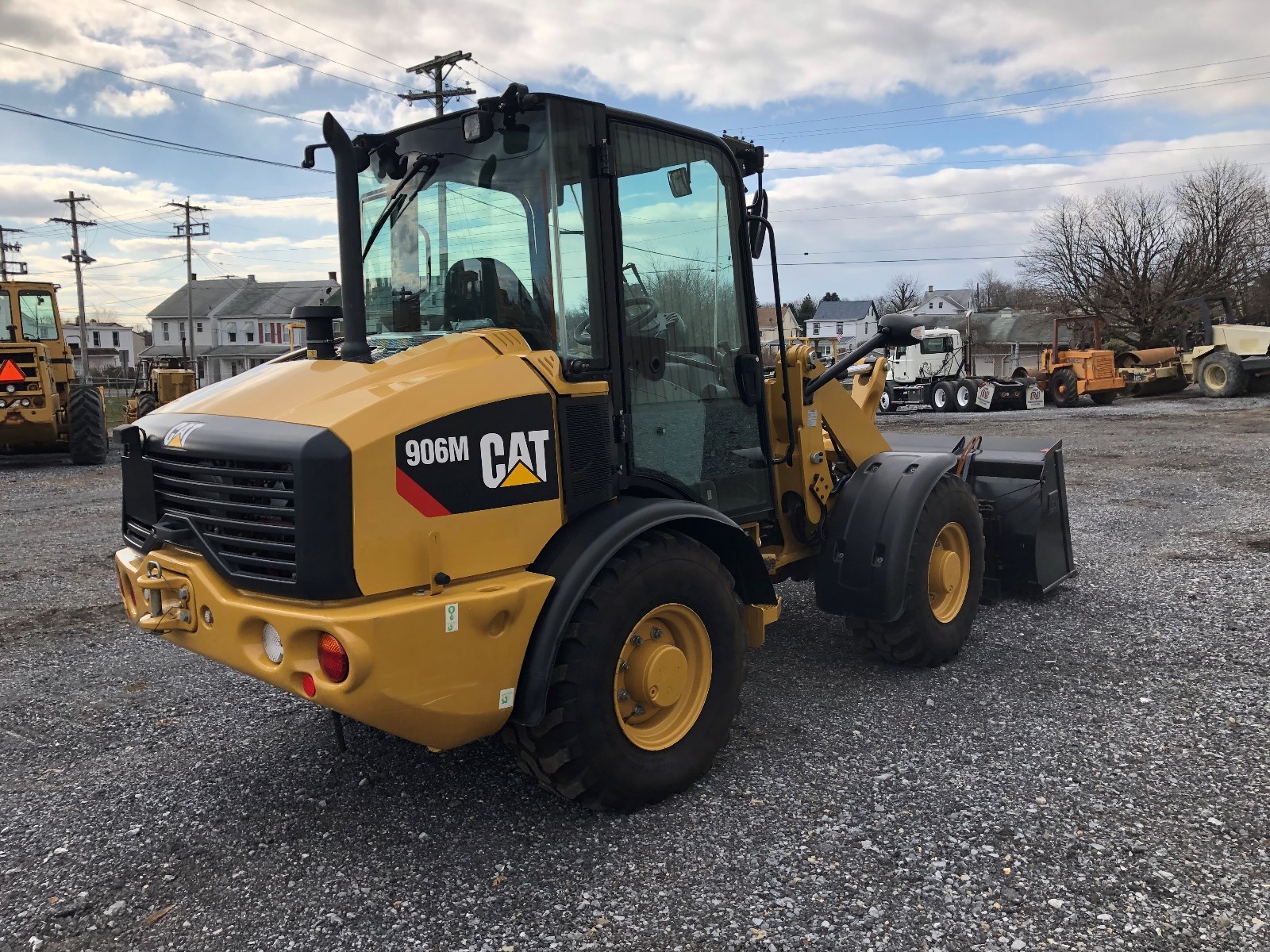 2016 CAT 906M 441 HRS CAB HEAT