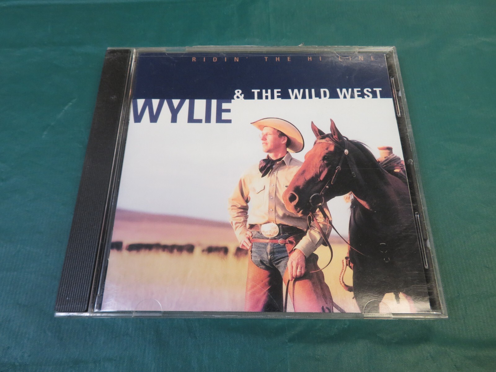 【中古】 Ridin the Hi－Line Wylie＆TheWildWest WYLIE & THE WILD WEST - Ridin the Hi-Line - Amazon.com Music