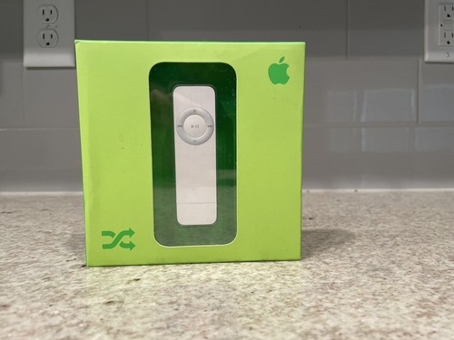 iPod shuffle 1GB + iPod touch 8GB 3台セット iPod shuffle 1GB + iPod touch 8GB 3台セット