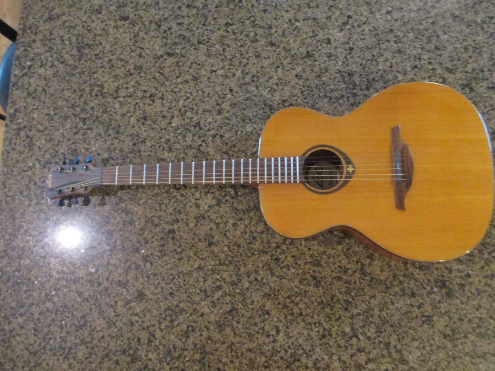 LAG Guitars T200A アコースティックギター