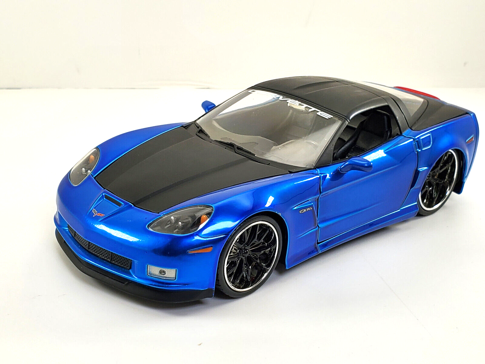 2006 Chevrolet Corvette Z06 Blue 1/24 Diecast Model Car by 2006 Chevrolet Corvette Z06 Blue 1/24 Diecast Model Car by