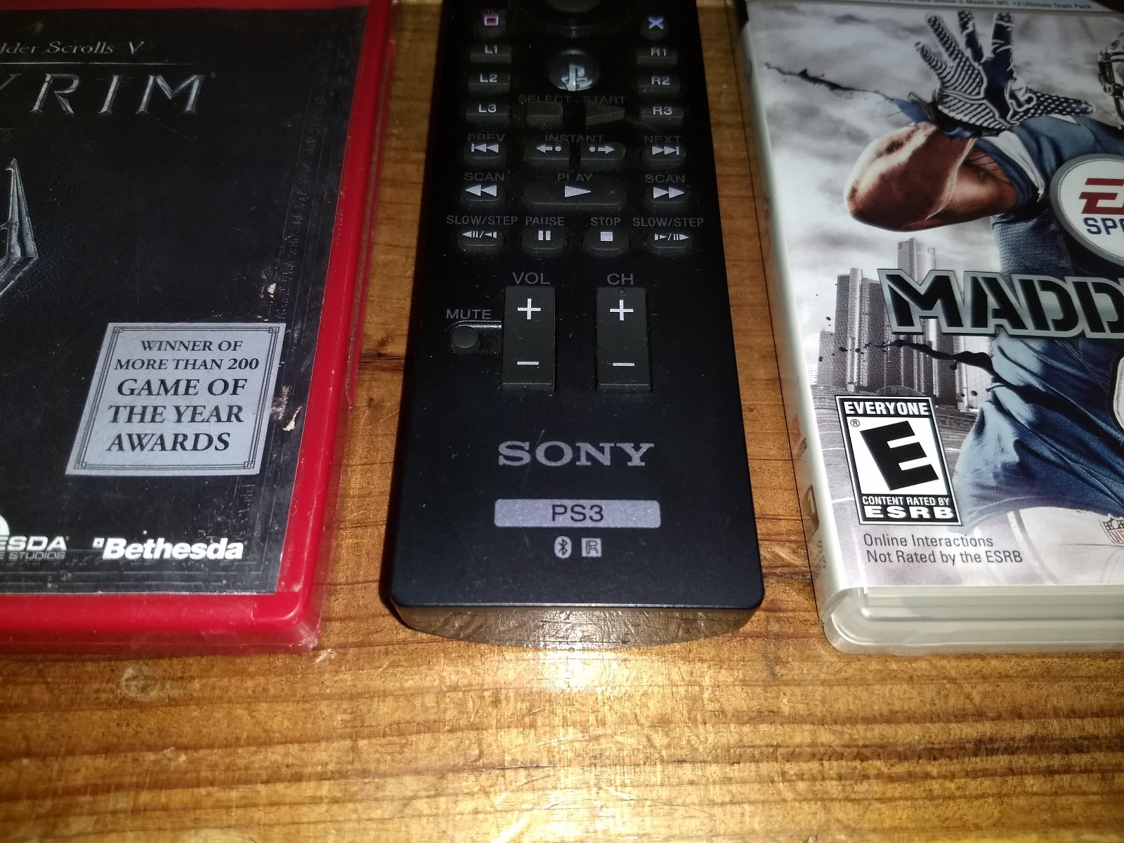 Playstation 3 games and accessories (Skyrim / Sony Remote / etc...)
