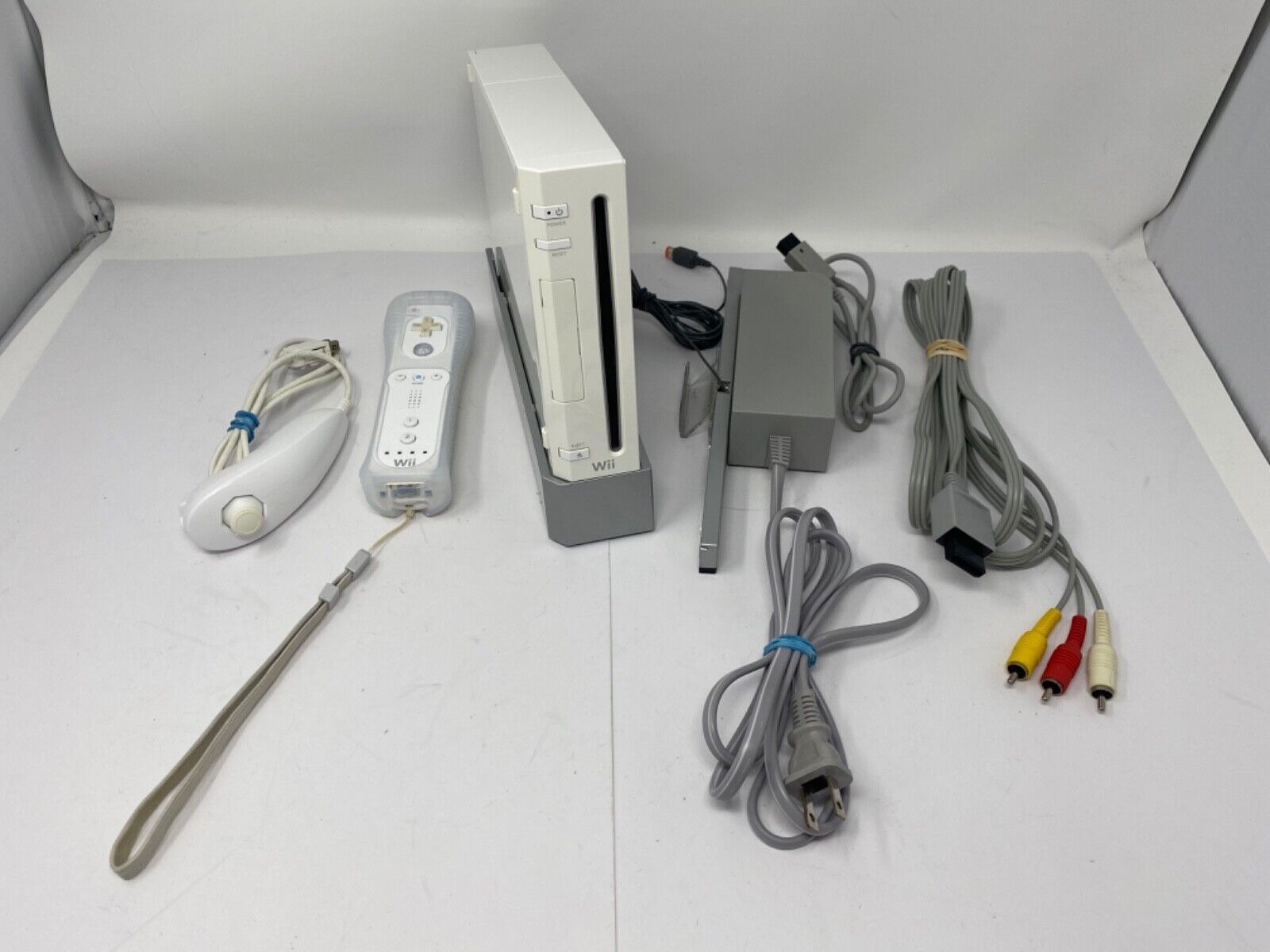 Nintendo Wii White Console RVL-001 System Complete TESTED Nintendo Wii White Console RVL-001 System Complete TESTED