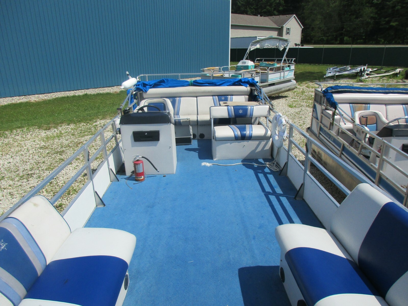 1989 JC pontoon 24' Johnson 48hp No reserve