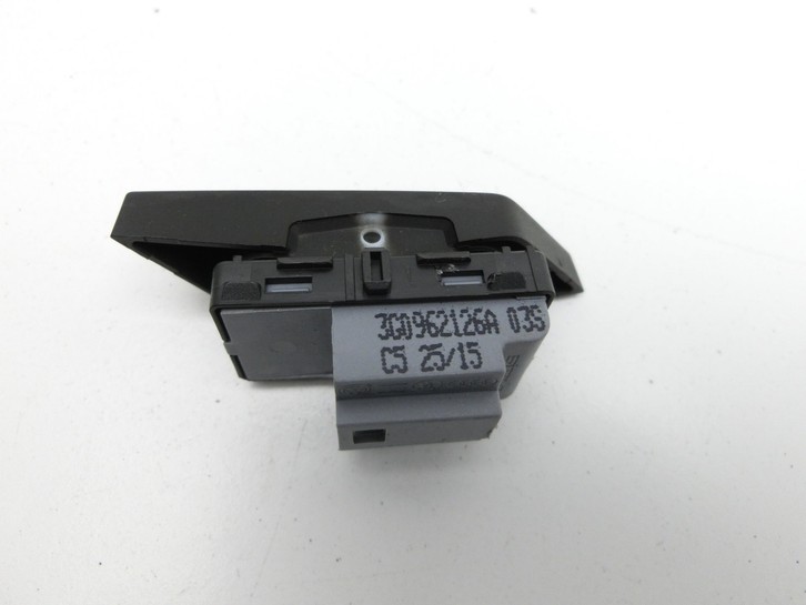 VW Passat B8 3G 14-19 Schalter Zentralverriegelung Verriegelung VW Passat B8 3G 14-19 20.07.2015 3G0962126A gebraucht Vorschau 3