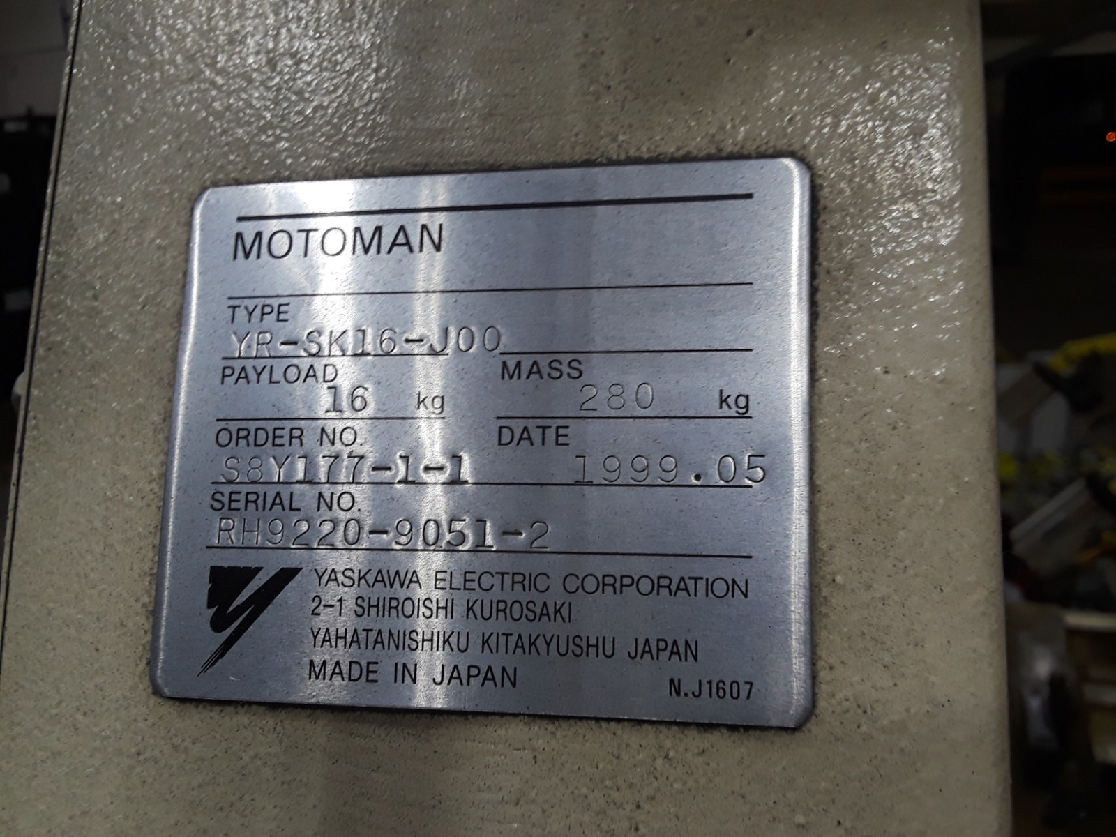 MOTOMAN MODEL YR-SK16-J00 ROBOTIC ARM WITH YASNAC XRC CONTROLLER / PENDANT