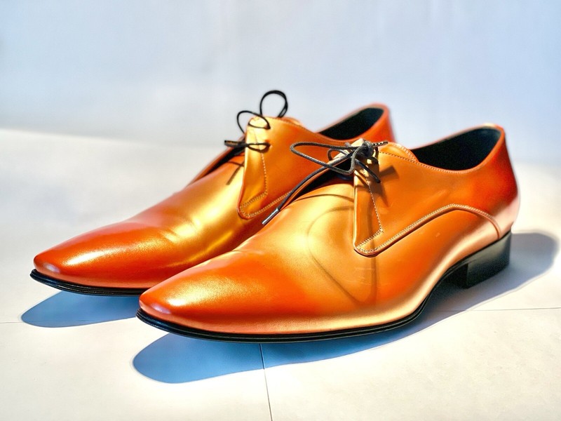 The Dior Vintage Derby shoe embodies Dior's classic elegance.