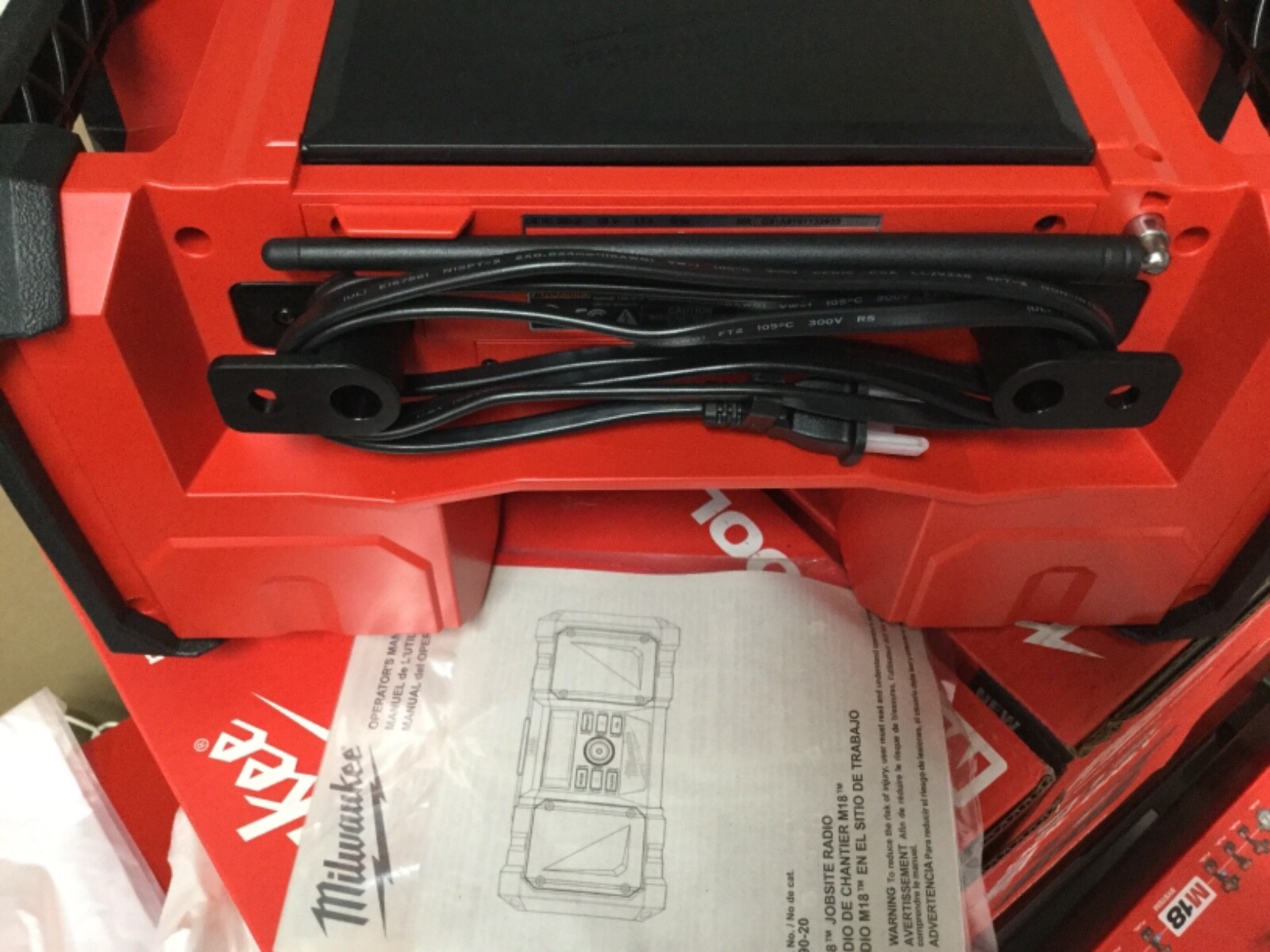 Milwaukee M18 18V Heavy-Duty Jobsite Radio - 289020