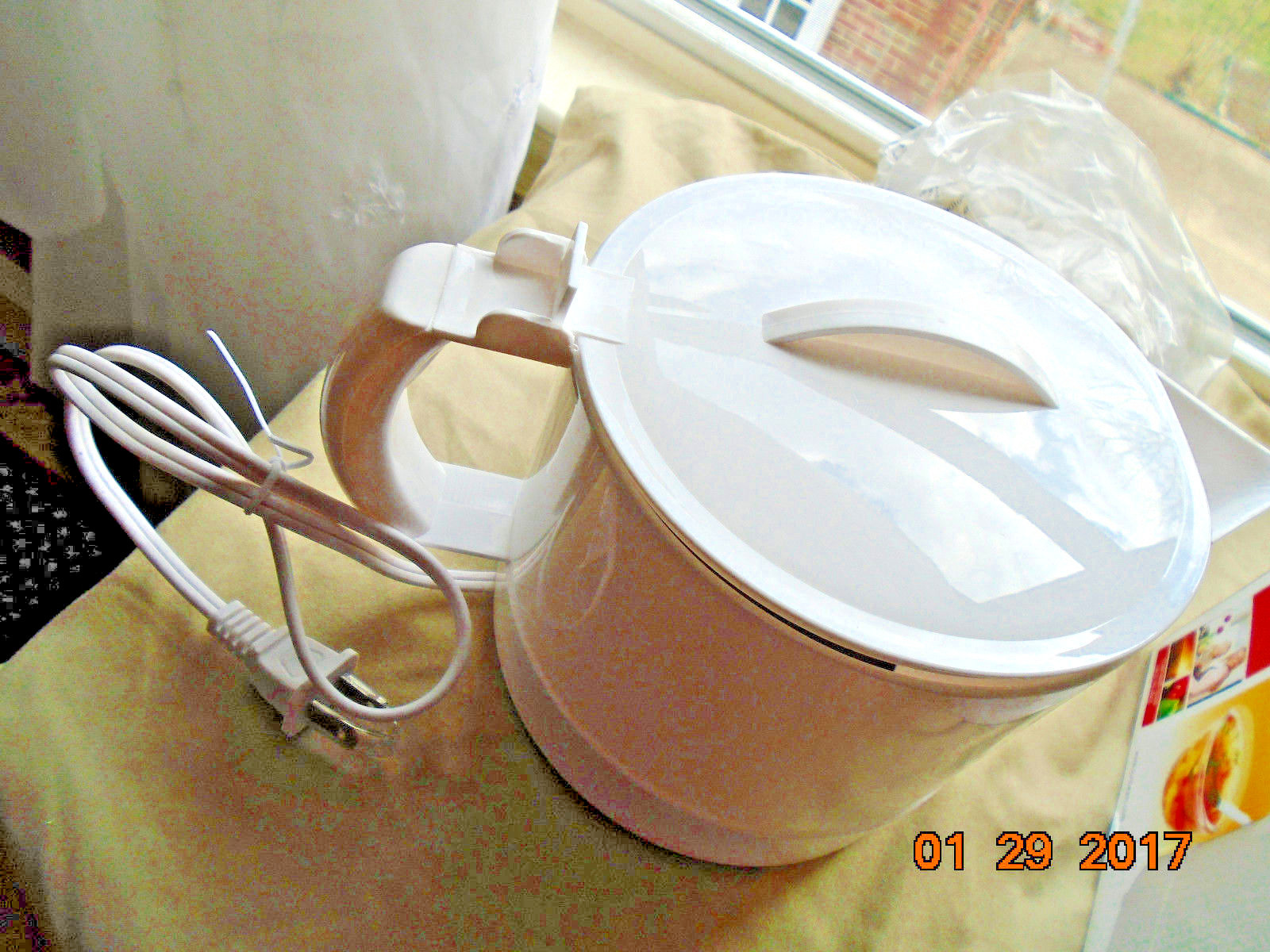 SUNBEAM white plastic, electric HOT POT EXPRESS,32 oz, new in box & instruction*