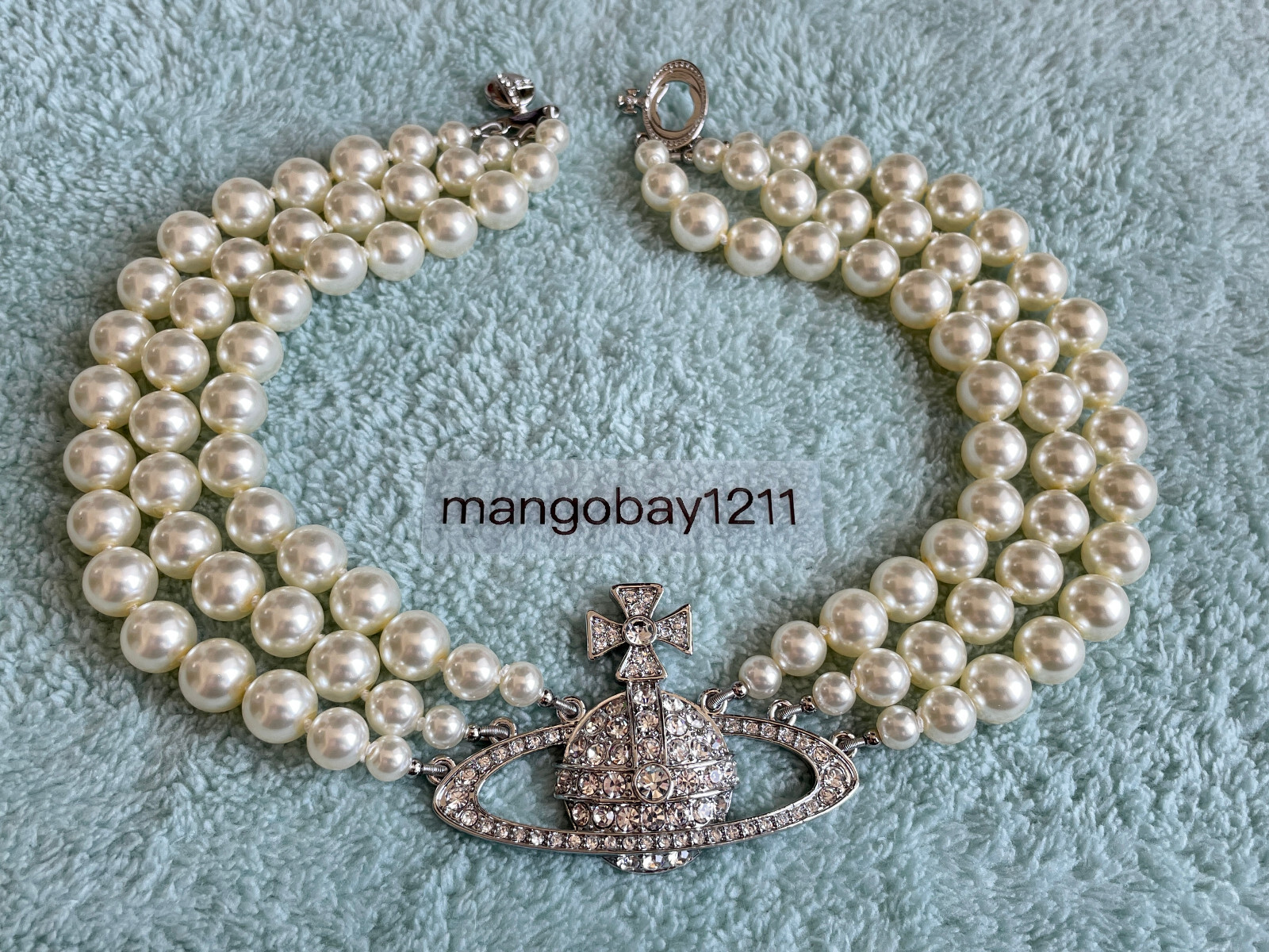 【Vivienne Westwood】Three row pearl bas relief choker Vivienne Westwood Silver-Tone Three Row Pearl Bas Relief