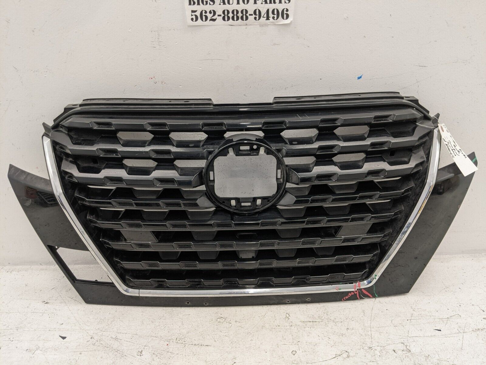2021 2022 2023 Nissan Kicks Front Bumper Grille OEM Used 2021 2022 2023 Nissan Kicks Front Bumper Grille OEM Used