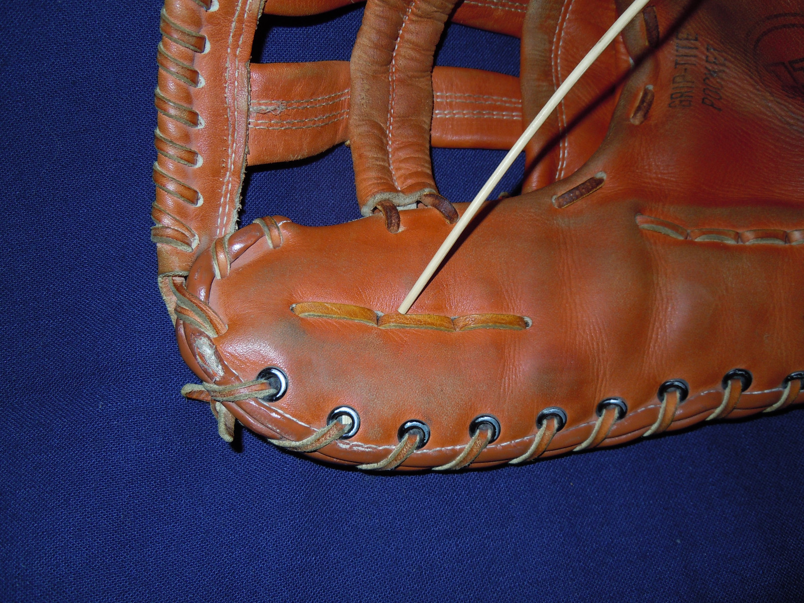 Wilson A9881 “The Big Scoop” Baseball & Softball Mit / Glove - Premium Leather R