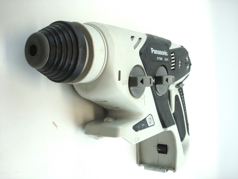 Panasonic EY7880 28.8V Li-Ion 3/4” Cordless Rotary Hammer