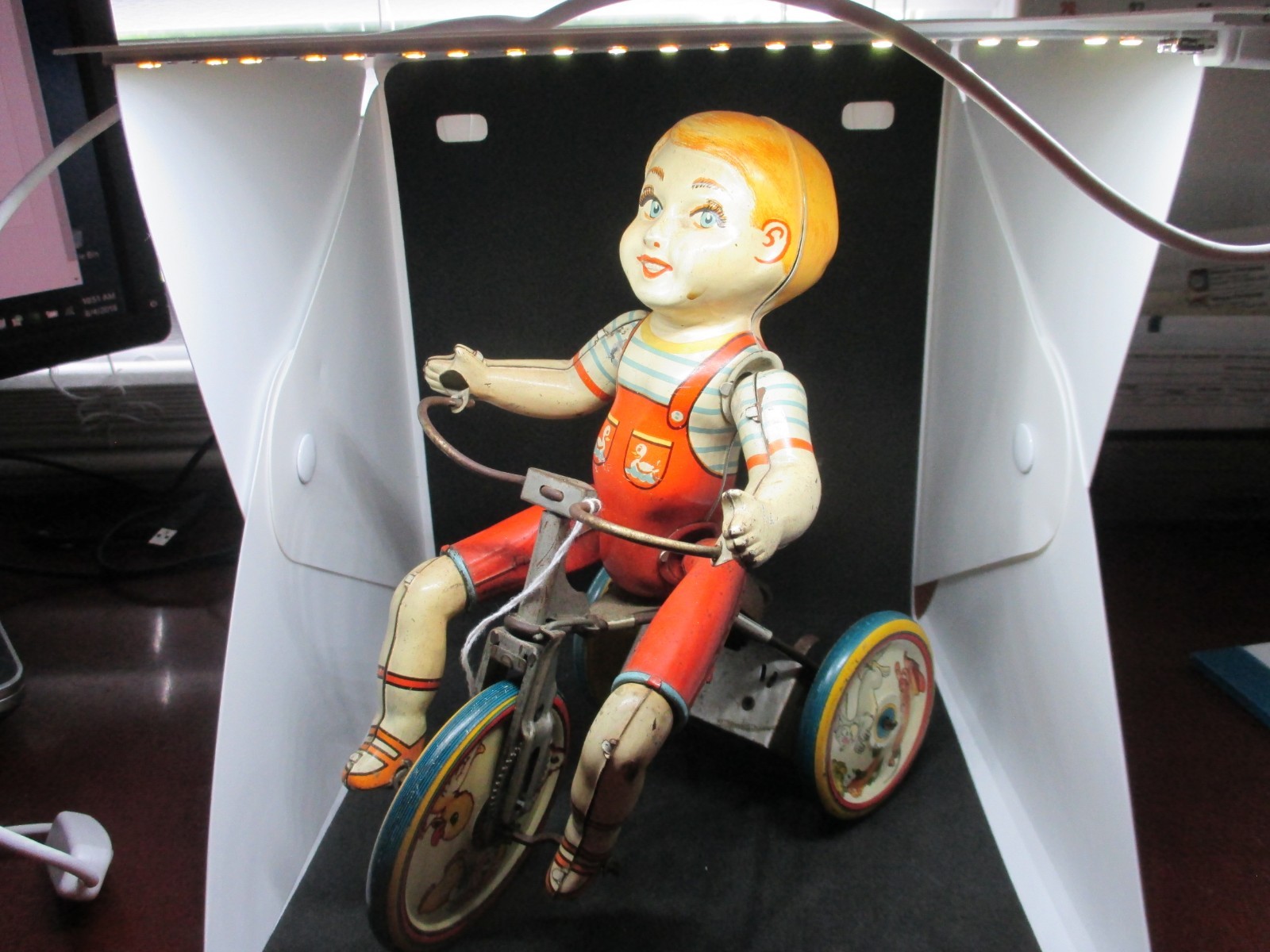 1930s WIND-UP KIDDY CYCLIST TIN LITHO TOY, UNIQUE ART MFG. USA  -  WORKING