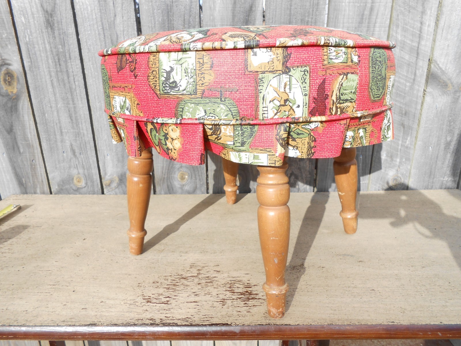 Vintage Vinyl Colonial Sportsmen Hunters Inn Babcock Philips Footstool Red NICE!