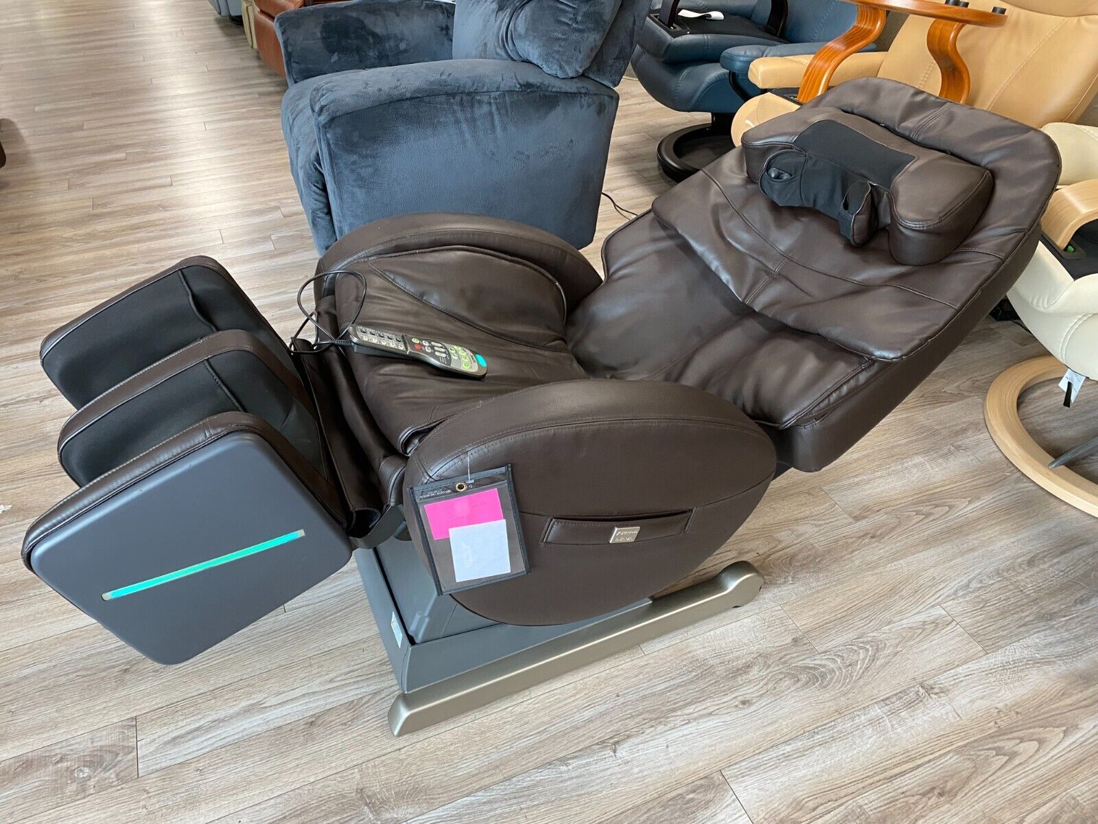 Inada Yu Me Zero Gravity Massage Chair Rocking Recliner HCP-R100A Brown Inada Yu Me Zero Gravity Massage Chair Rocking Recliner HCP-R100A Brown