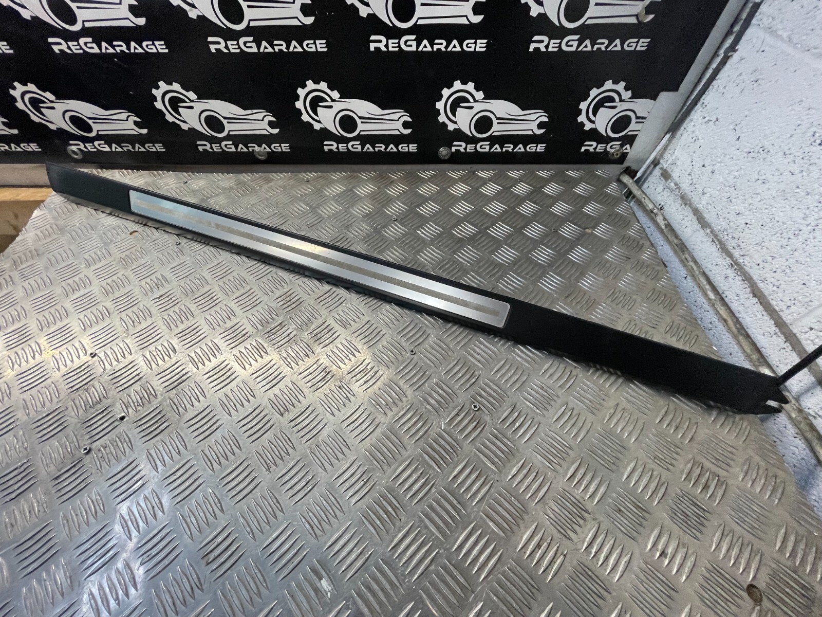 AUDI A8 D3 DOOR SILL STEP TRIM FRONT LEFT PASSENGER SIDE 2005 TO 2009 4E0853985C
