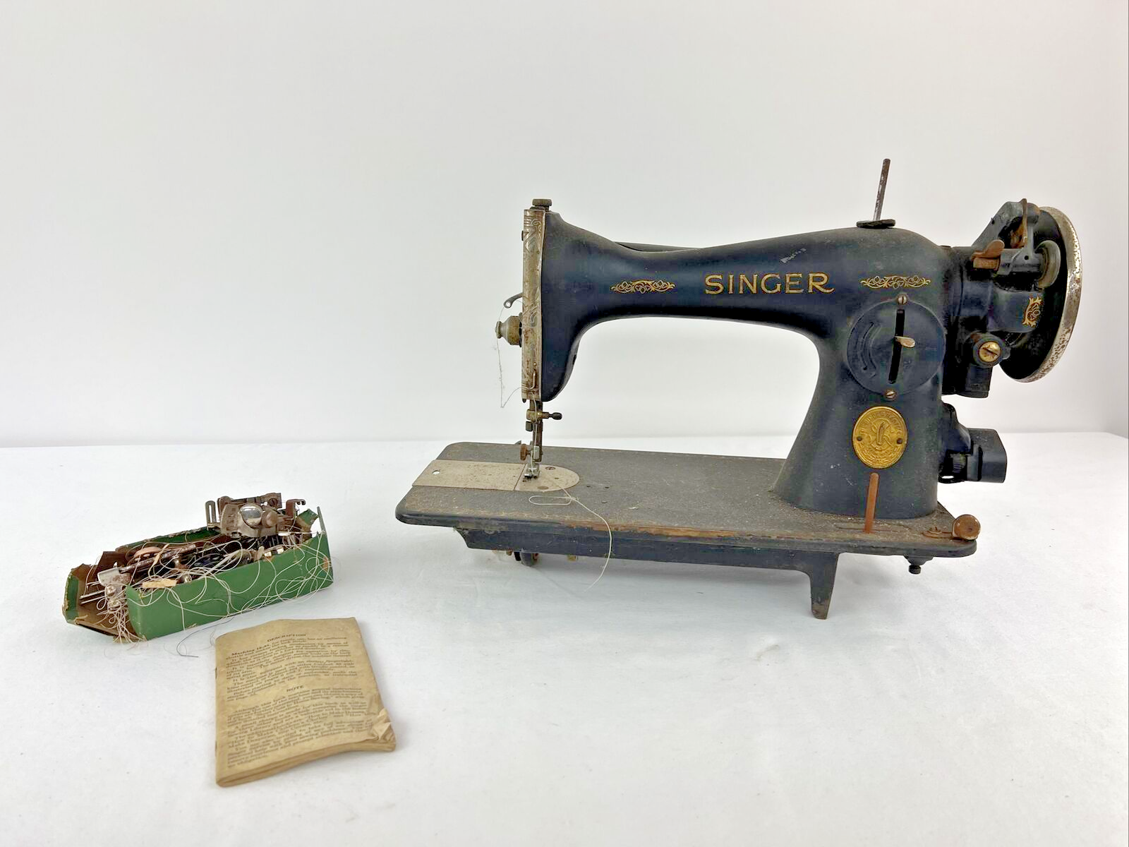 Vintage Antique Heavy Duty 1591 Singer Sewing Machine