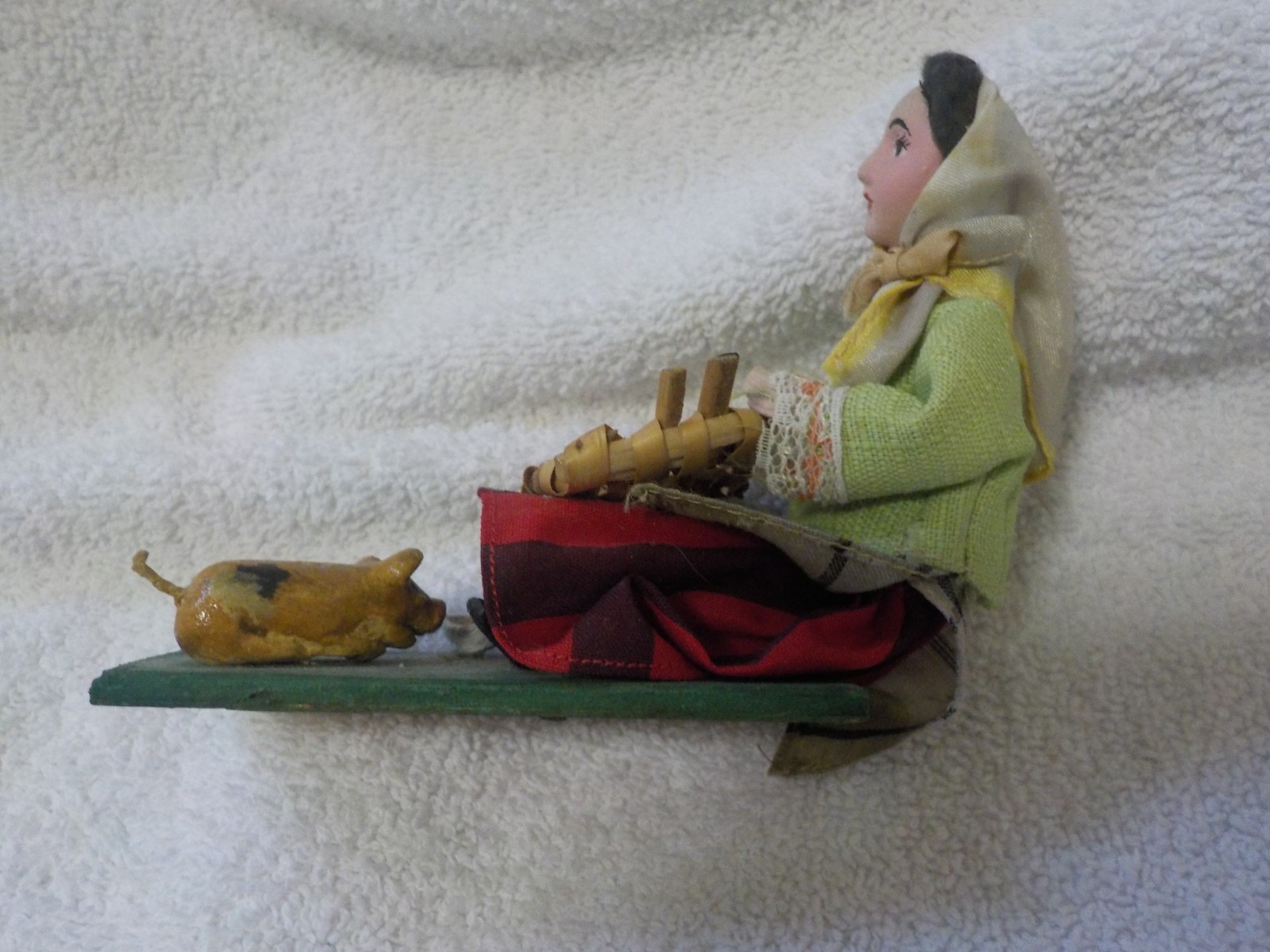 VINTAGE  DOLLS WEAVING BASKETS WIRE & CLAY FIGURES HAND MADE EHTNIC