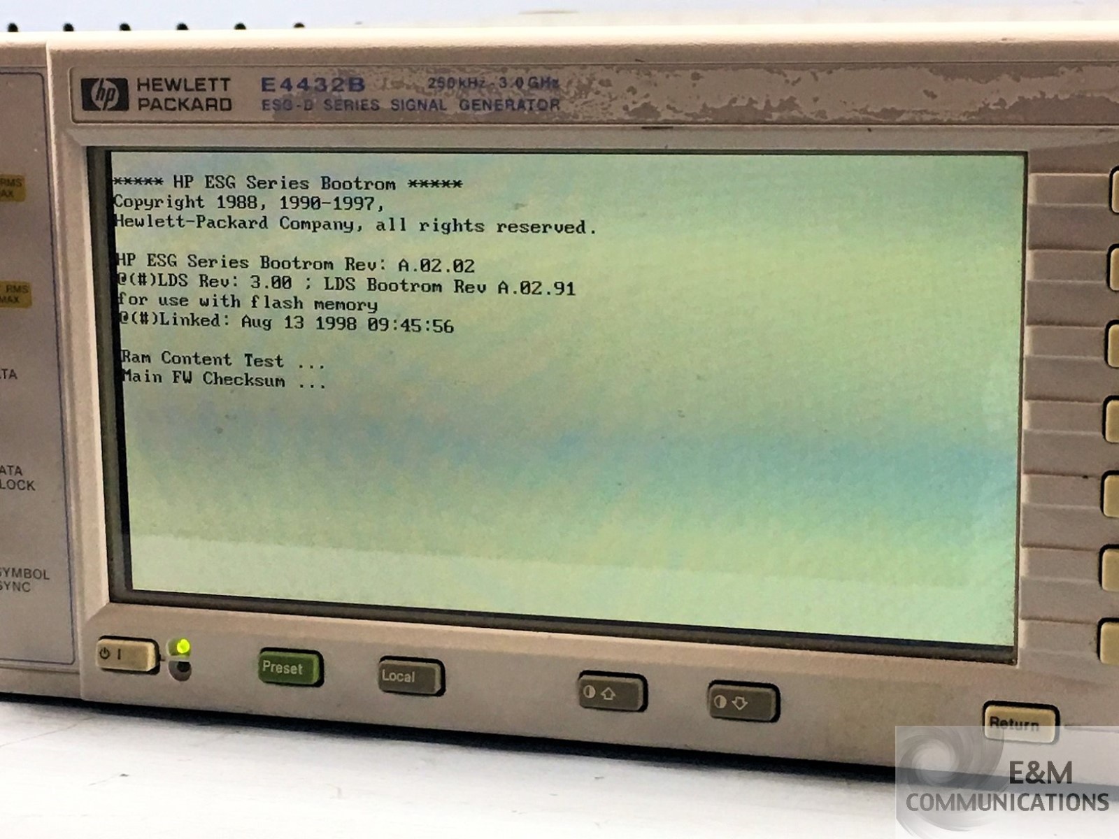 E4432B HP AGILENT ESG-D SERIES RF SIGNAL GENERATOR 250KHZ - 3GHZ RACKMOUNT