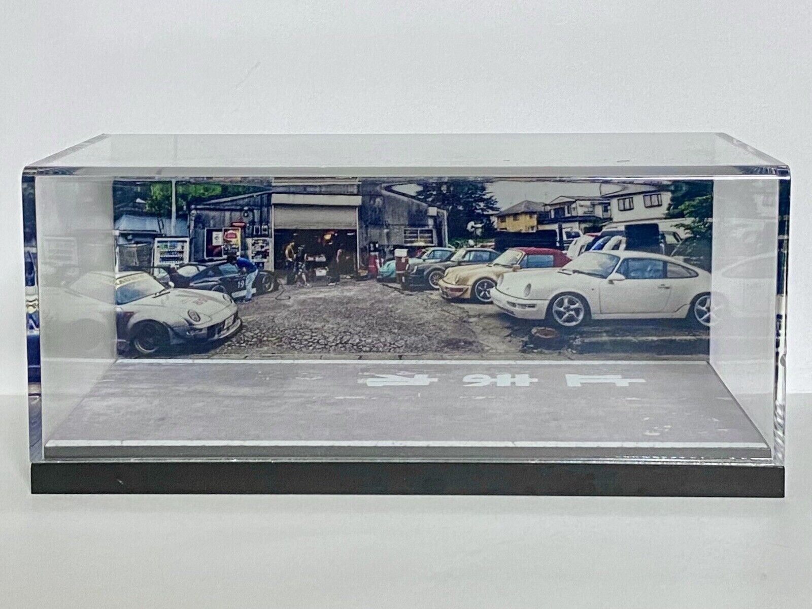 RWB Workshop theme 1/64 acrylic display case (Tarmac Inno64