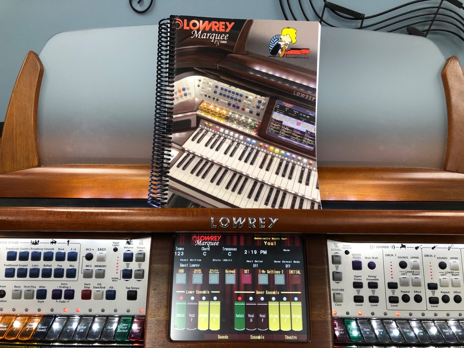 Lowrey Organ Marquee EX5000 Oak