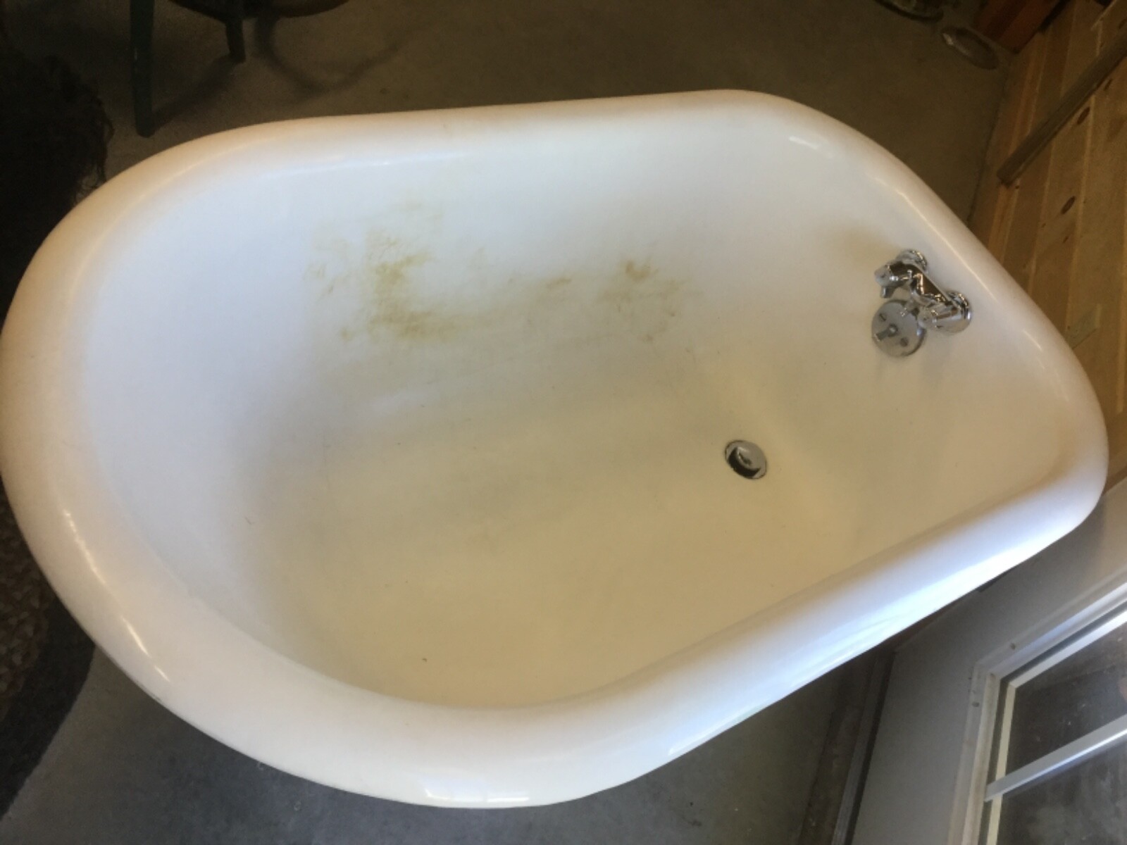 VINTAGE Antique Cast Iron Claw Foot Tub Bathtub 49