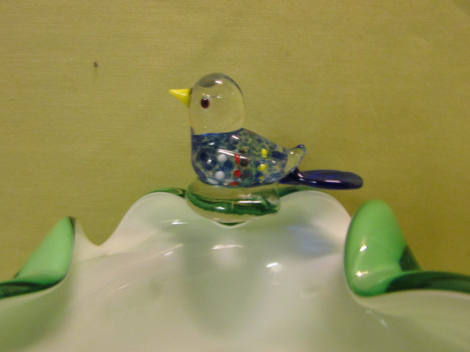 VINTAGE GLASS BIRD FIGURINE