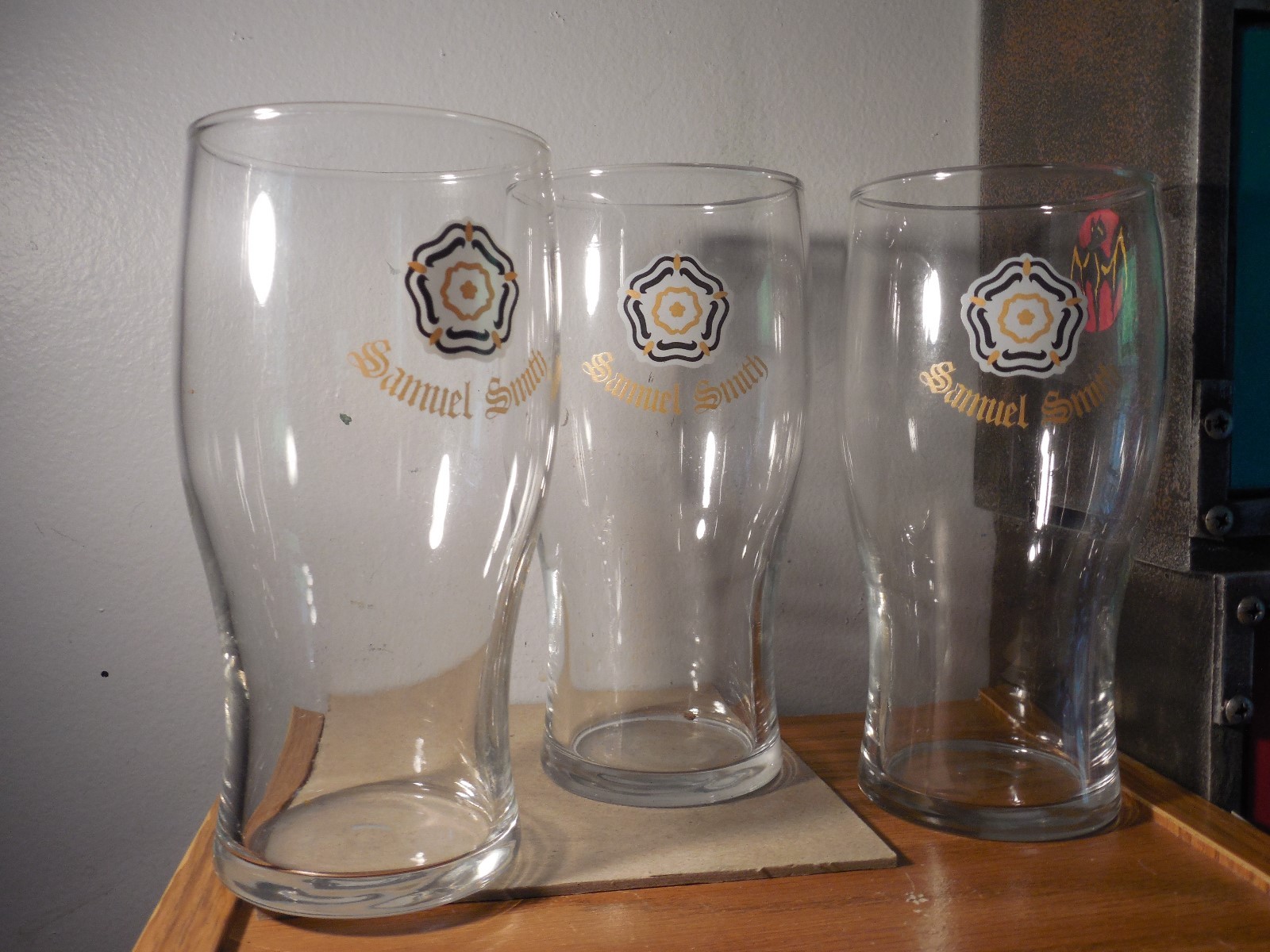 3 SAMUEL SMITH British Craft Beer-- Pint Glass-- Flower Logo pre owned