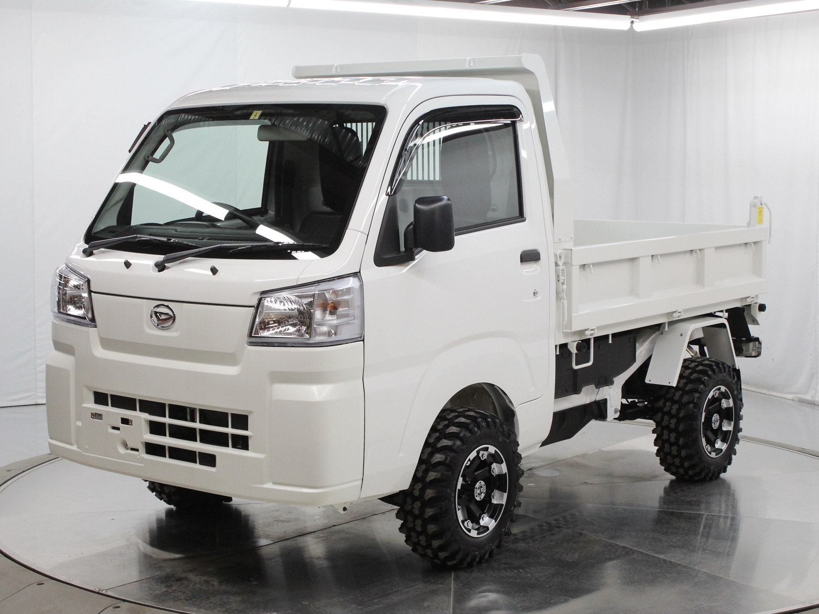 Owner 2022 Daihatsu HiJet Dump Bed