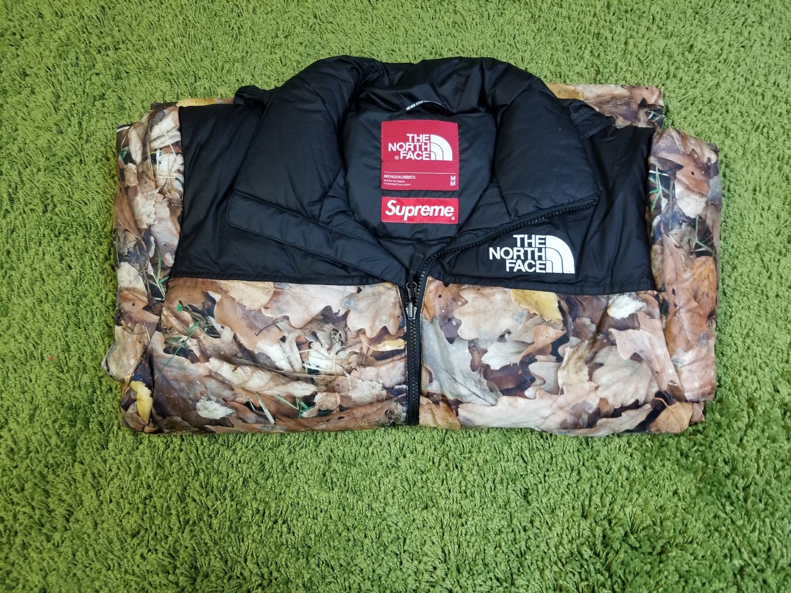 Supreme F/W 2017 The North Face Nuptse Jacket (Leaves) | eBay Supreme F/W 2017 The North Face Nuptse Jacket (Leaves) | eBay
