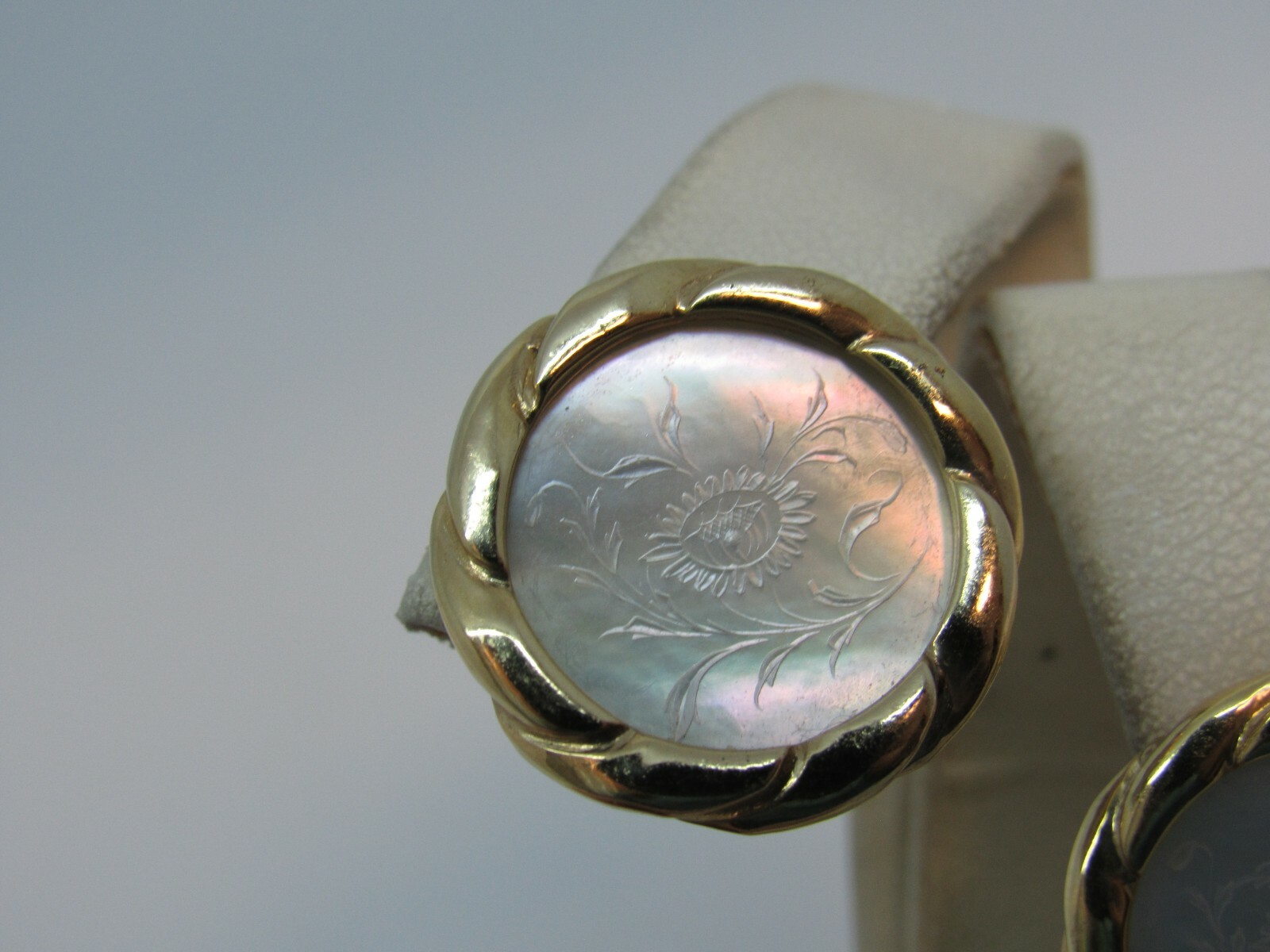 Diamond Mother Pearl Earring in 14K Yellow Gold.