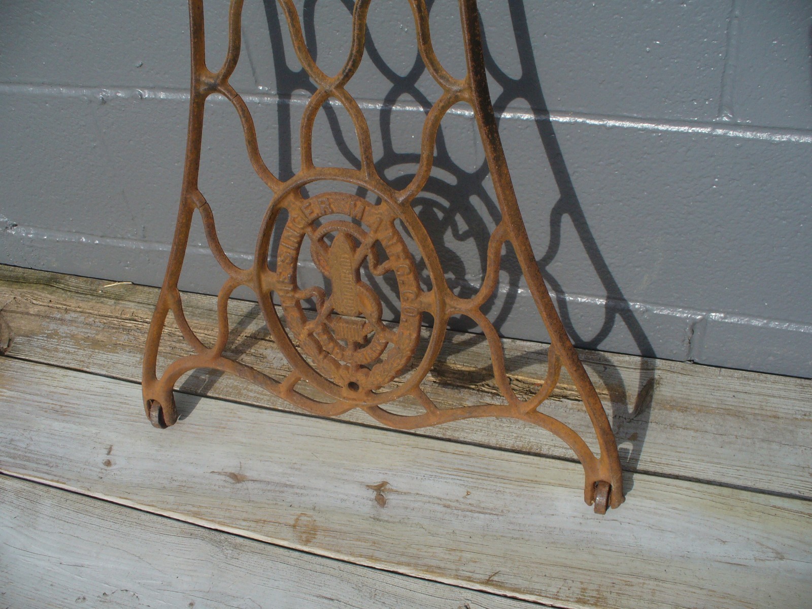 Vintage Cast Iron Singer Treadle Sewing Machine Frame Side Leg