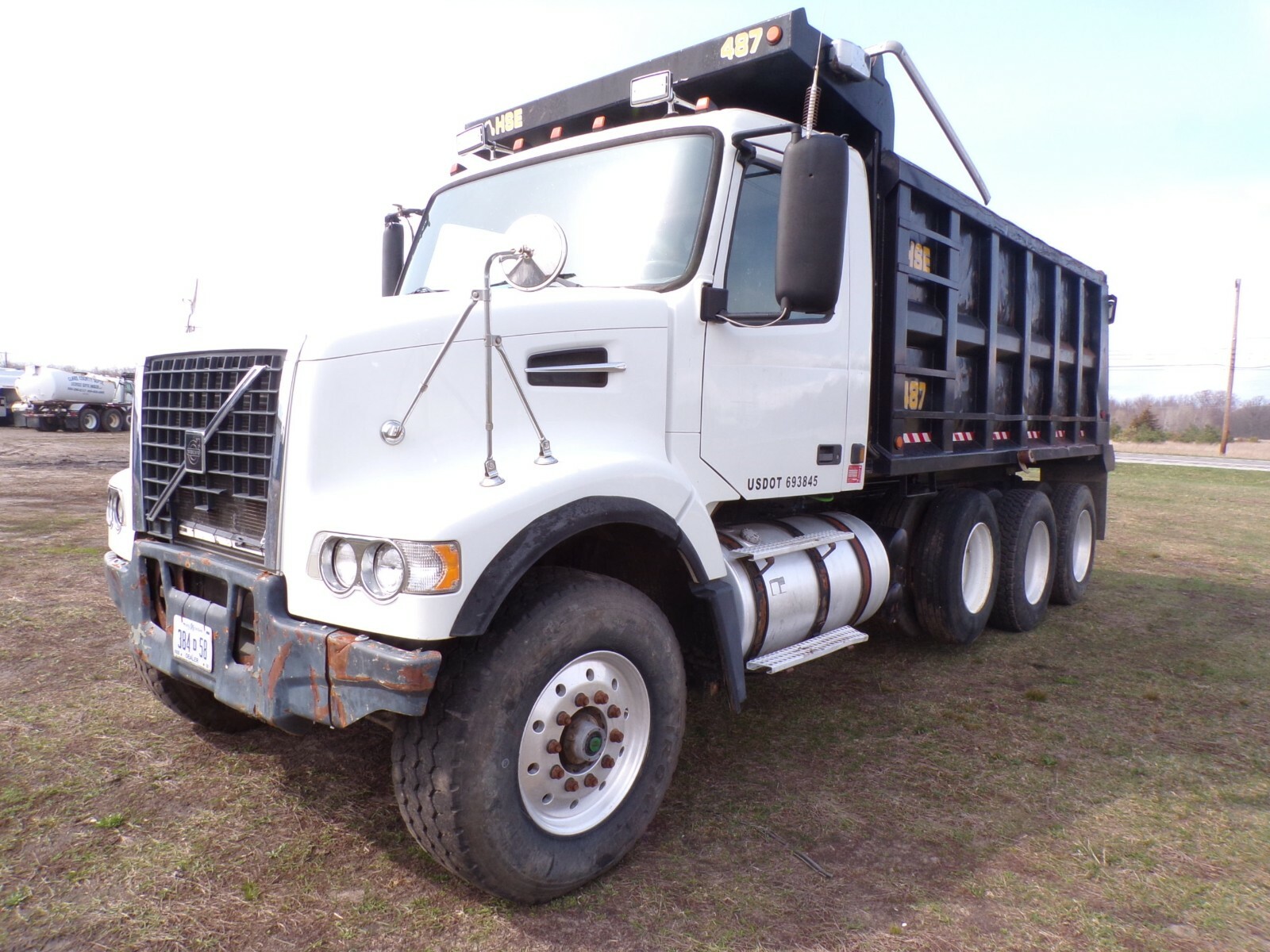 2003 Volvo Tri Axle Dump Truck 8ll D12 425hp Heavy Spec Low Miles 16' Box
