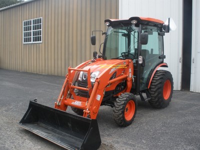 2017 KIOTI CK3510 SE HC 4 WD TRACTOR, KIOTI LOADER; CAB HEAT & AC; ONLY 60 HRS