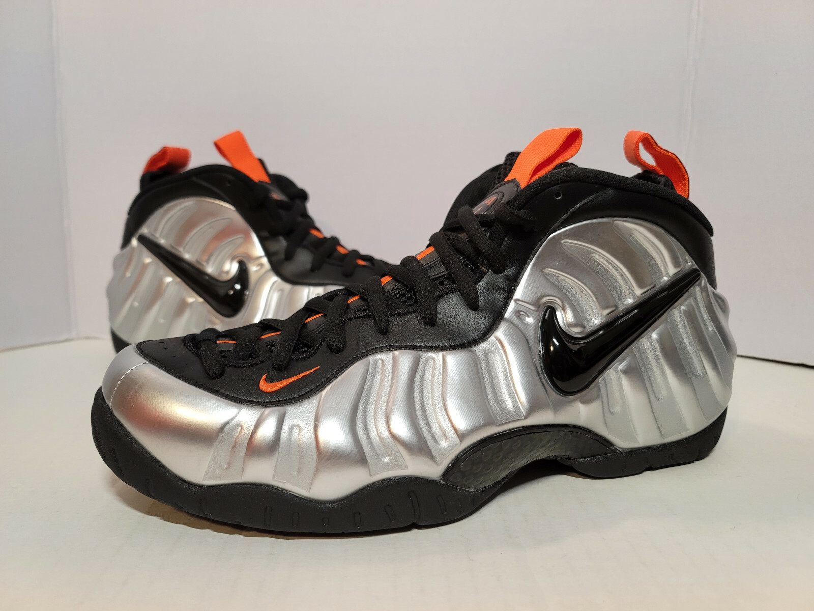 silver black foamposites