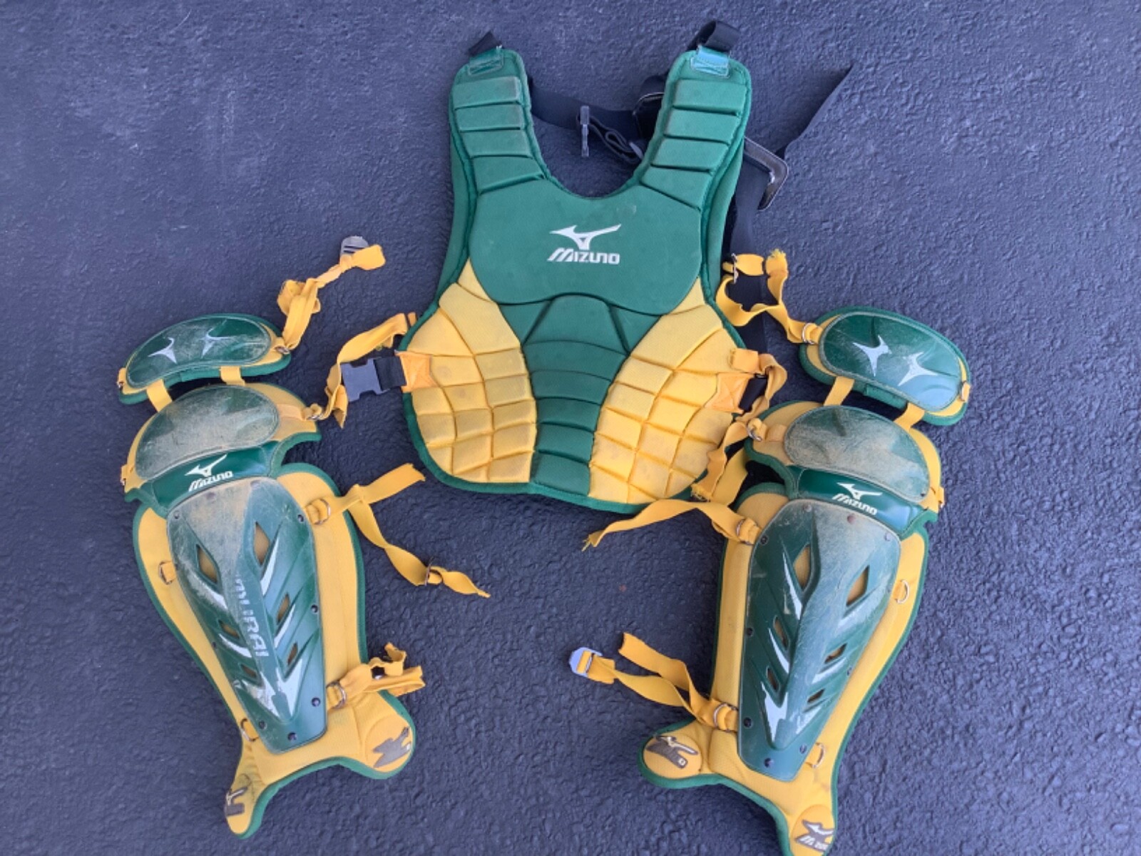Softball Mizuno catchers gear Green and Yellow Chest Protector, Shin